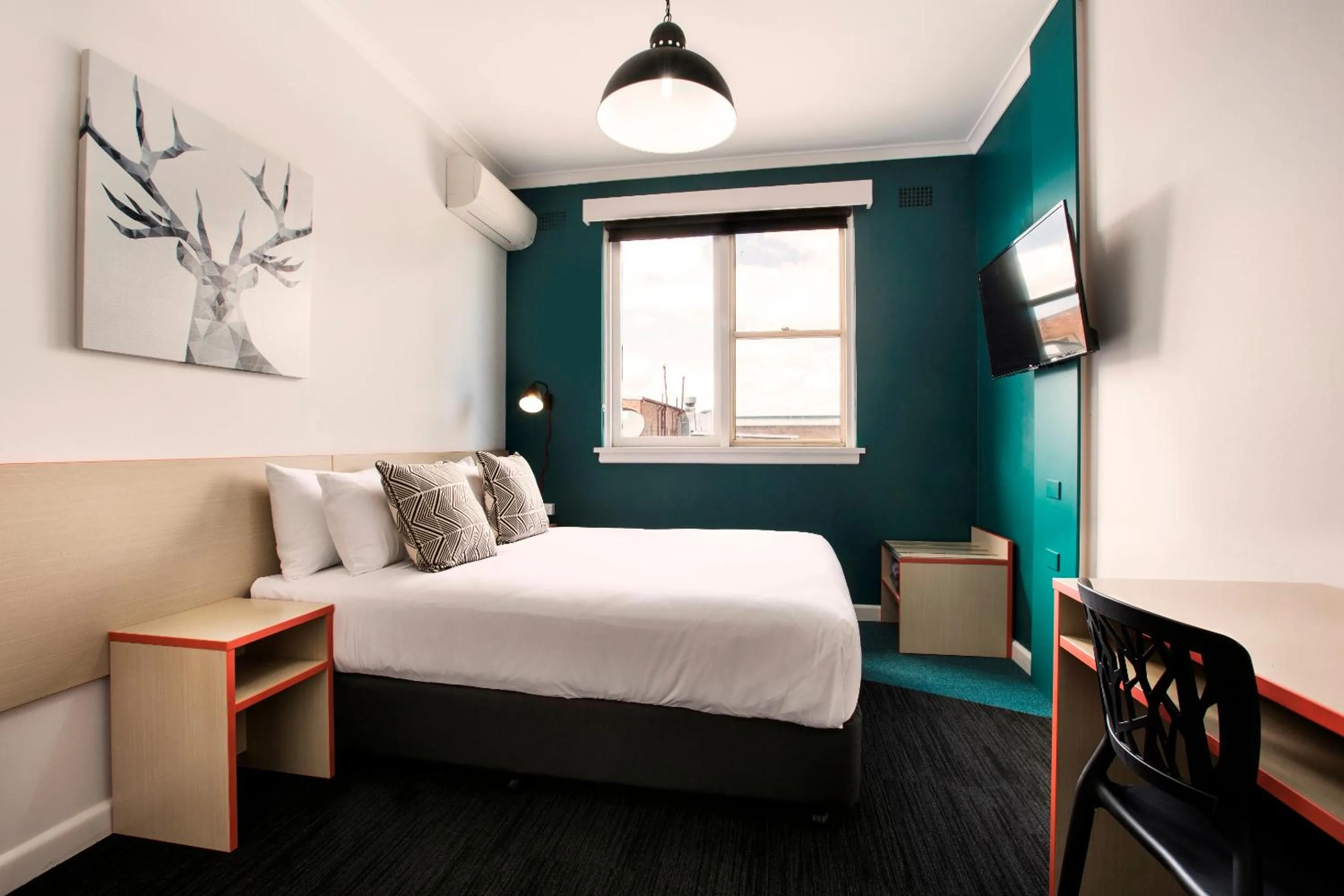 Queen Room with Shared Bathroom  in Greenacre Hotel