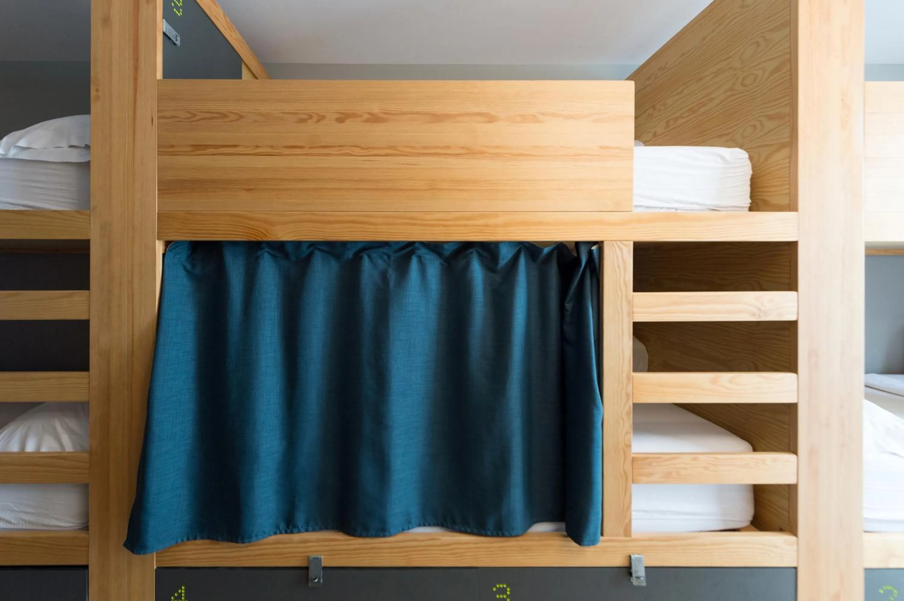 Quadruple Bedbunks Room with Bathroom in Yeah Barcelona Hostel