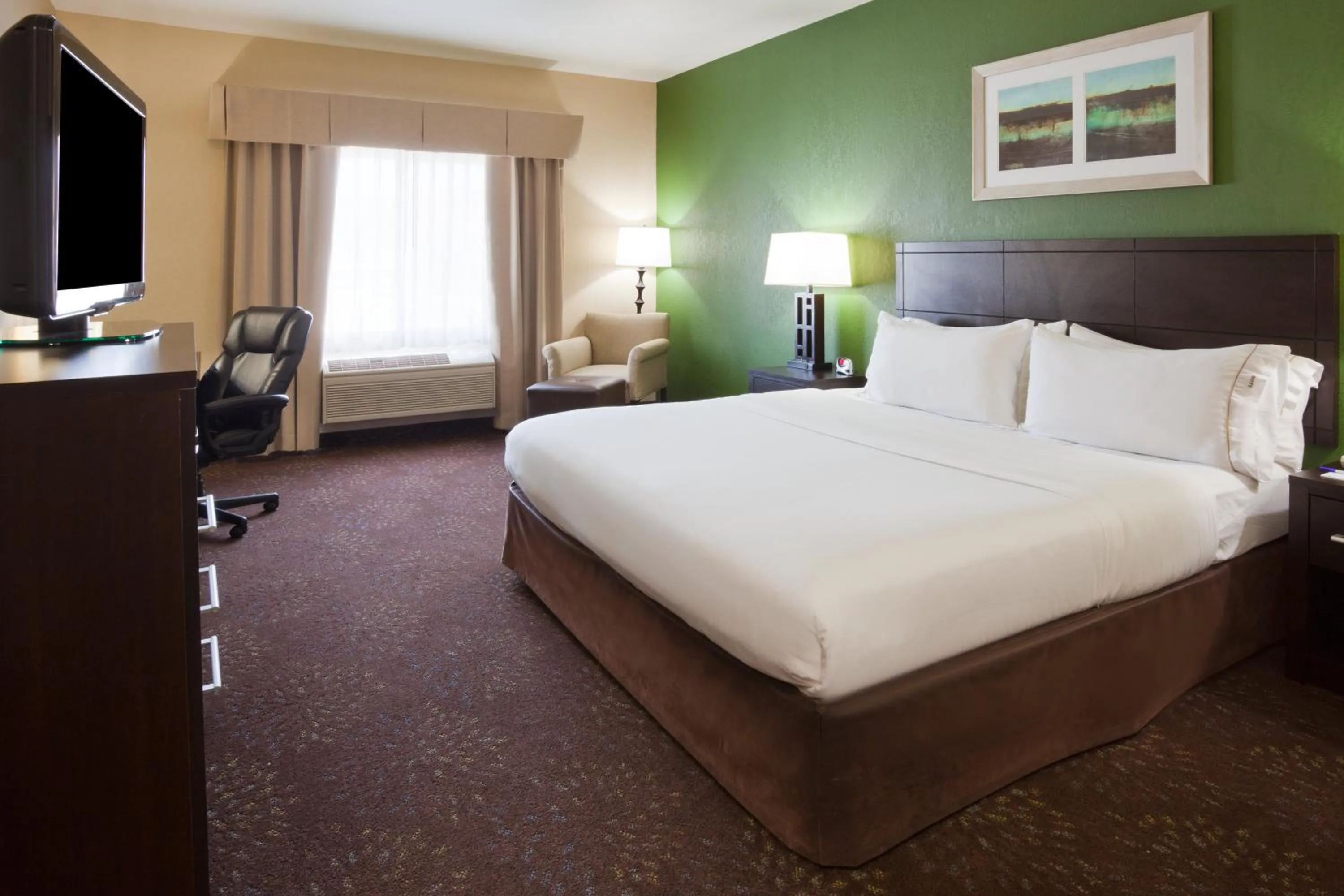 Standard King Room in Holiday Inn Express & Suites Aberdeen by IHG