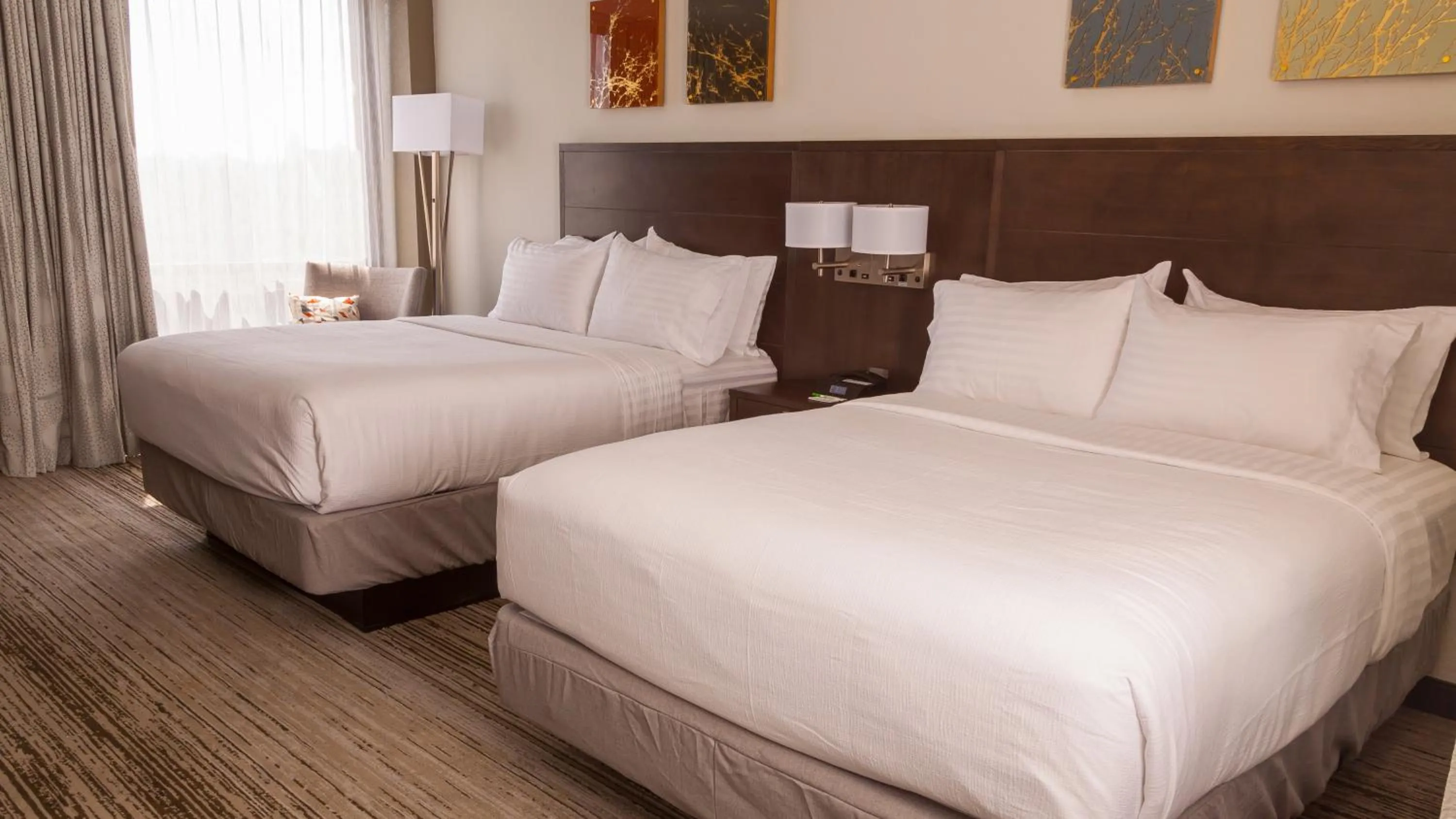 Standard Queen Room with Two Queen Beds and Mobility Accessible Tub in Holiday Inn Alexandria - Downtown by IHG