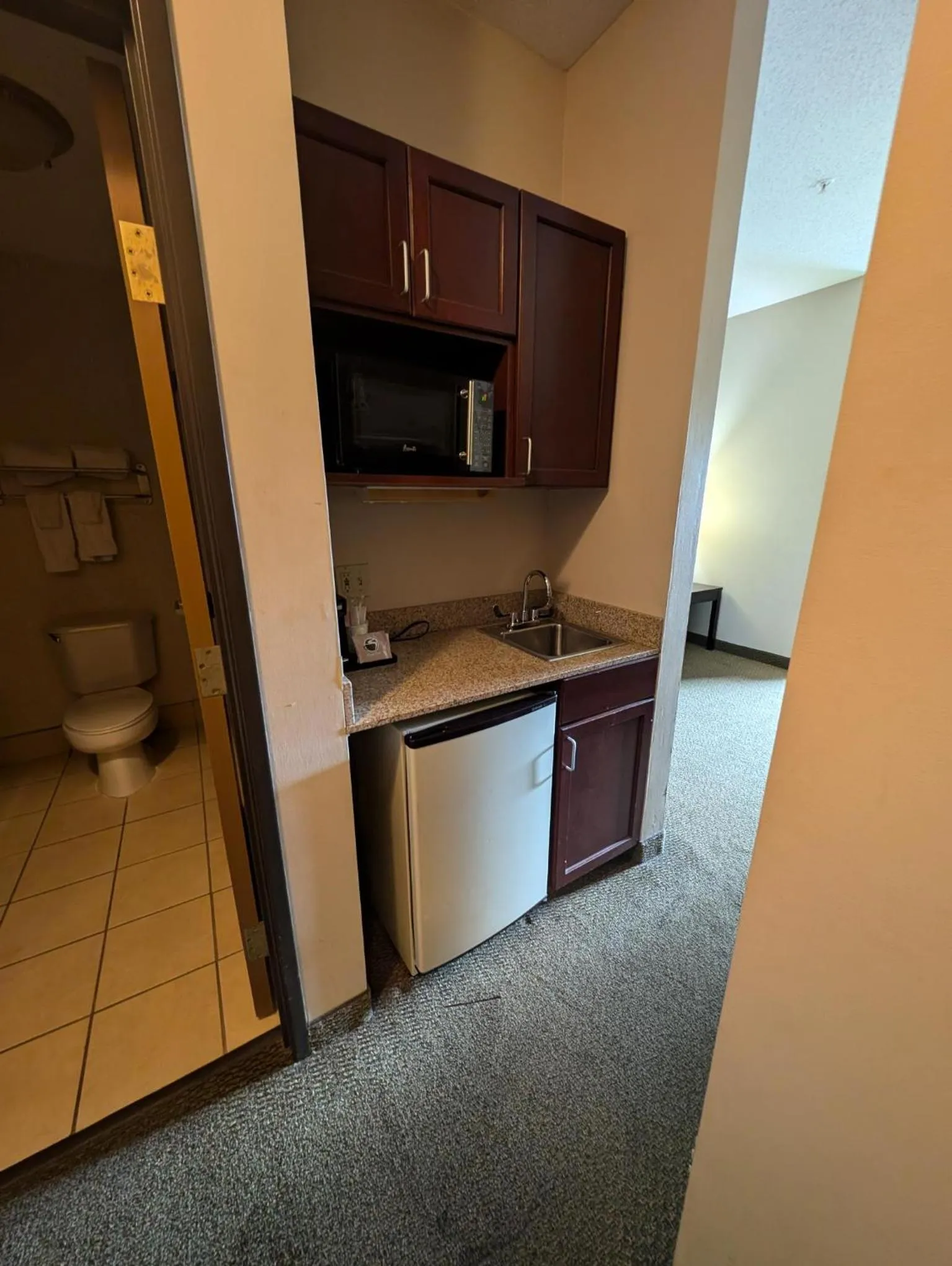 Superior King Room - Non-Smoking in Wingate by Wyndham Ashland