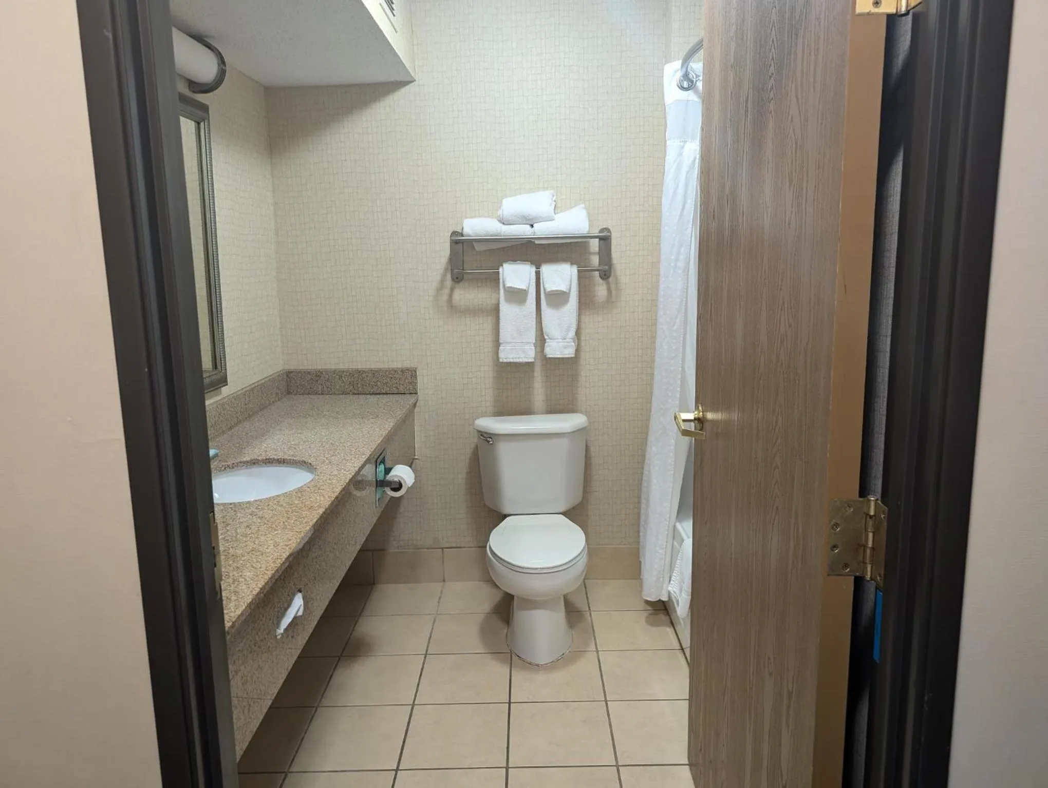 2 Queen Beds, Mobility Accessible Room, Bathtub w/ Grab bars, Non-Smoking in Wingate by Wyndham Ashland