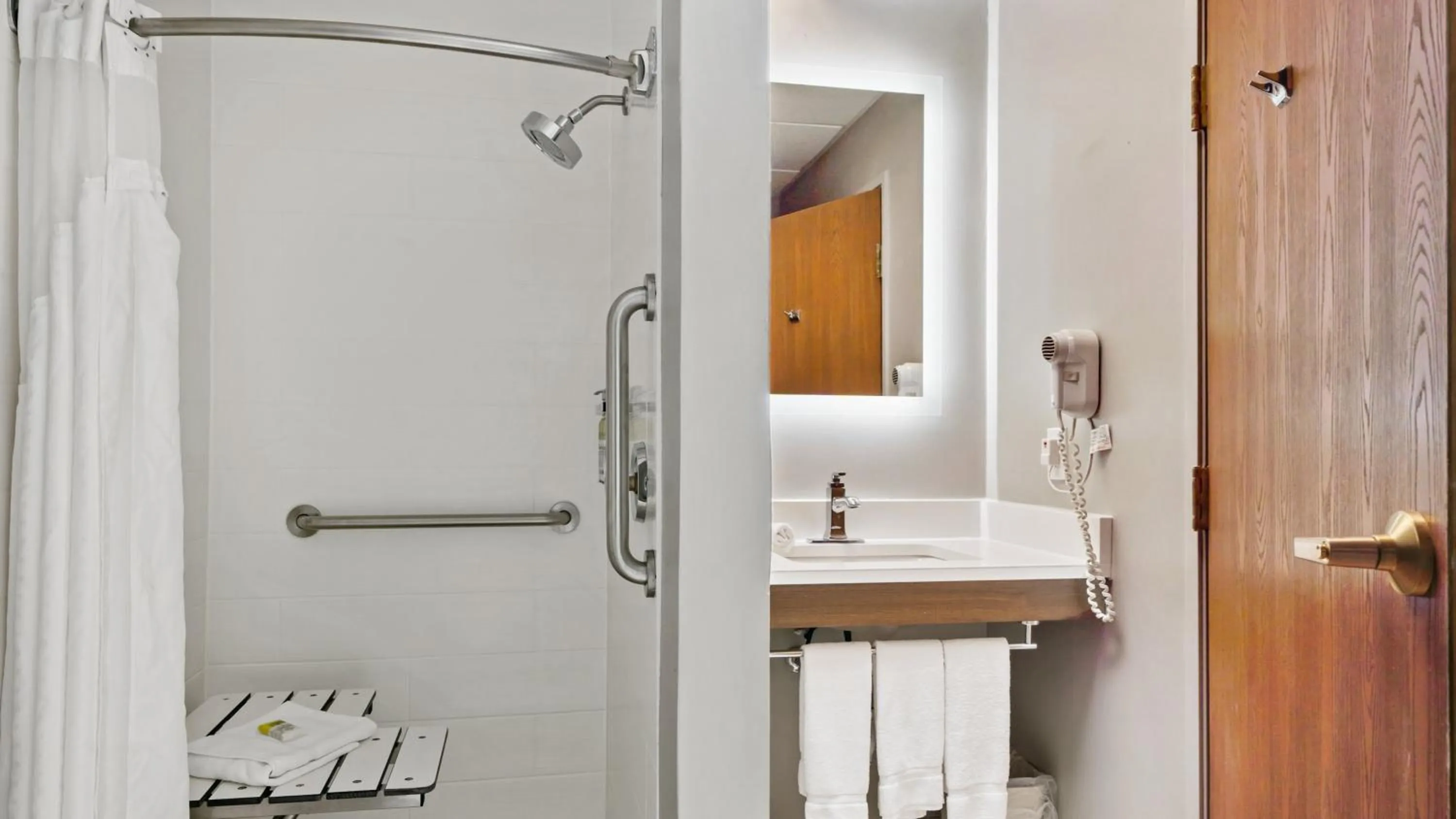 King Suite with Spa Bath - Non-Smoking in Holiday Inn Express & Suites Bad Axe by IHG