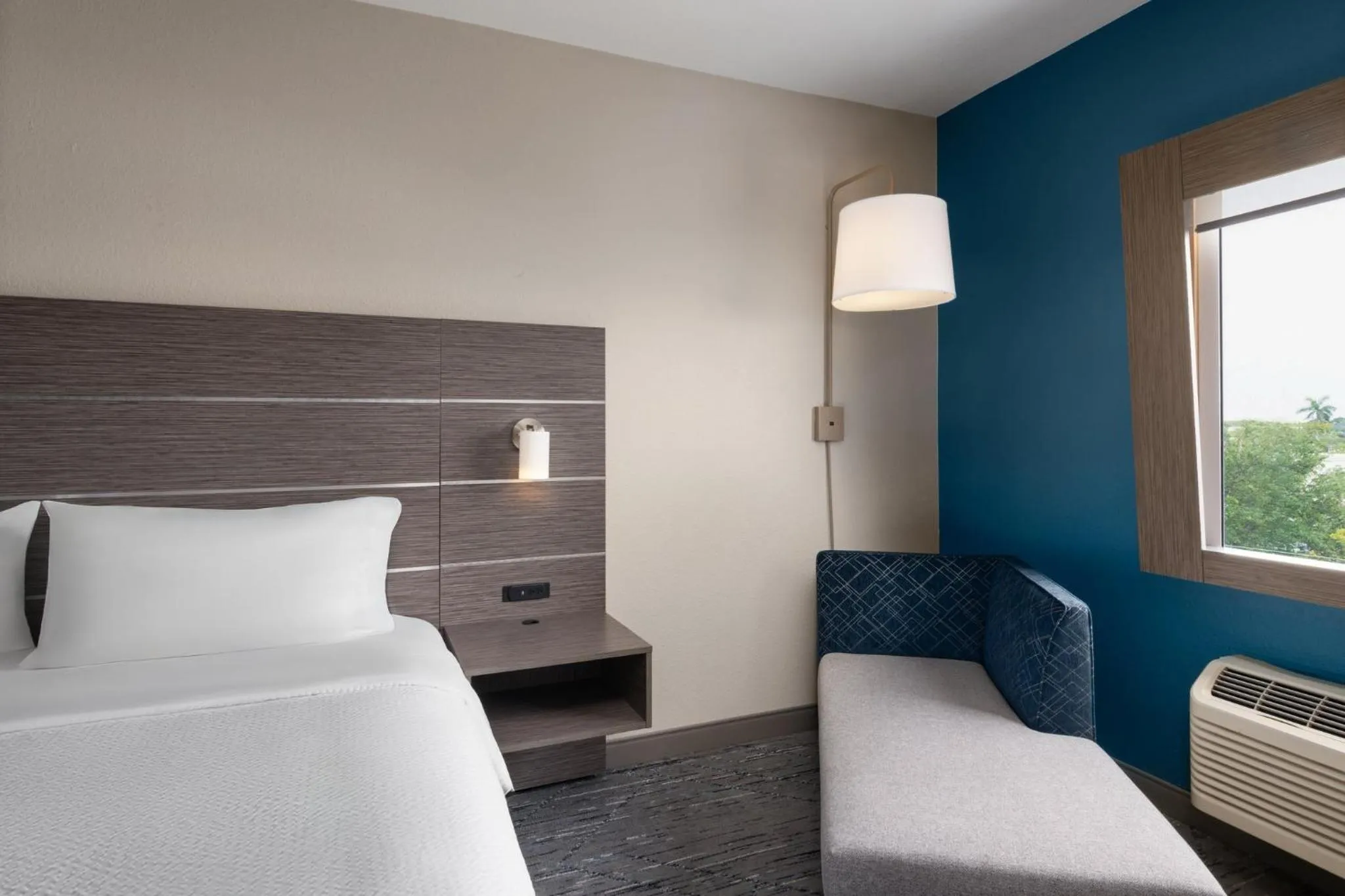 Standard Room in Holiday Inn Express & Suites Boynton Beach by IHG
