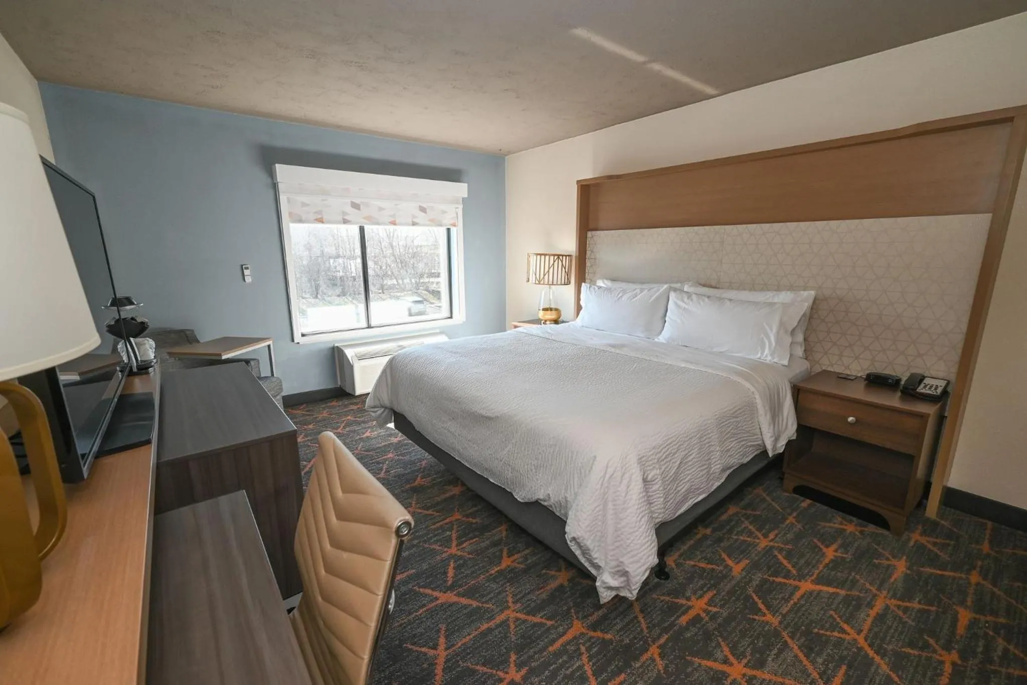 Standard Room in Holiday Inn Cleveland-Mayfield by IHG
