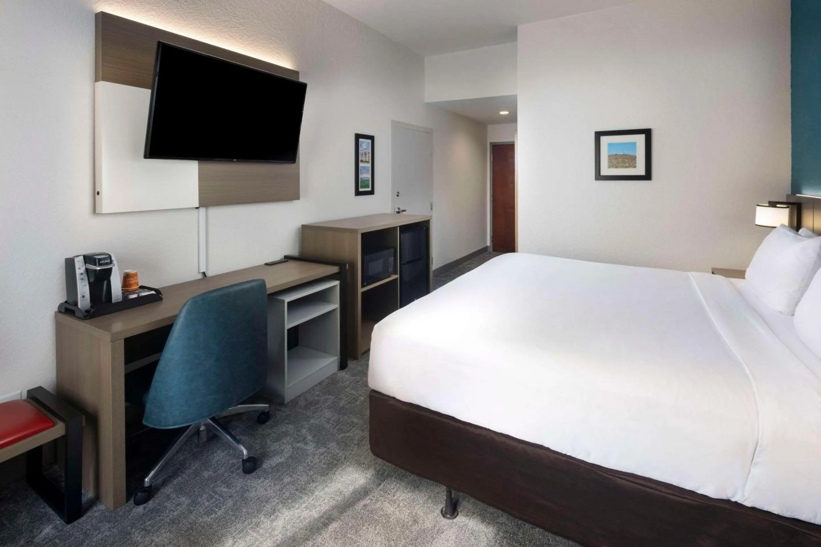 King Room - Accessible/Non Smoking in Comfort Inn & Suites Dahlonega University Area