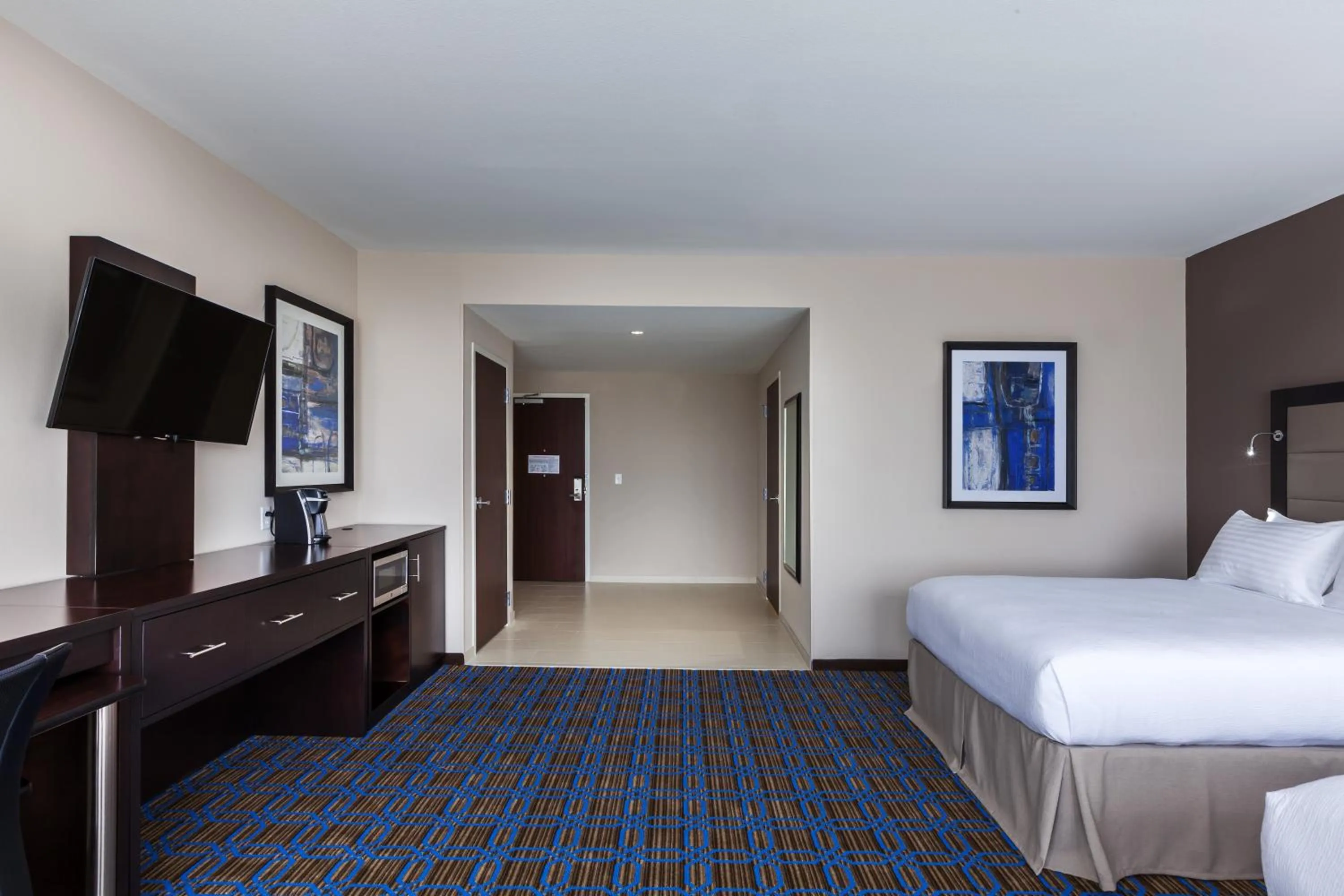 Quadruple Room with Two Queen Beds and Tub - Disability Access/Non Smoking in Clarion Hotel The Colony - Plano West