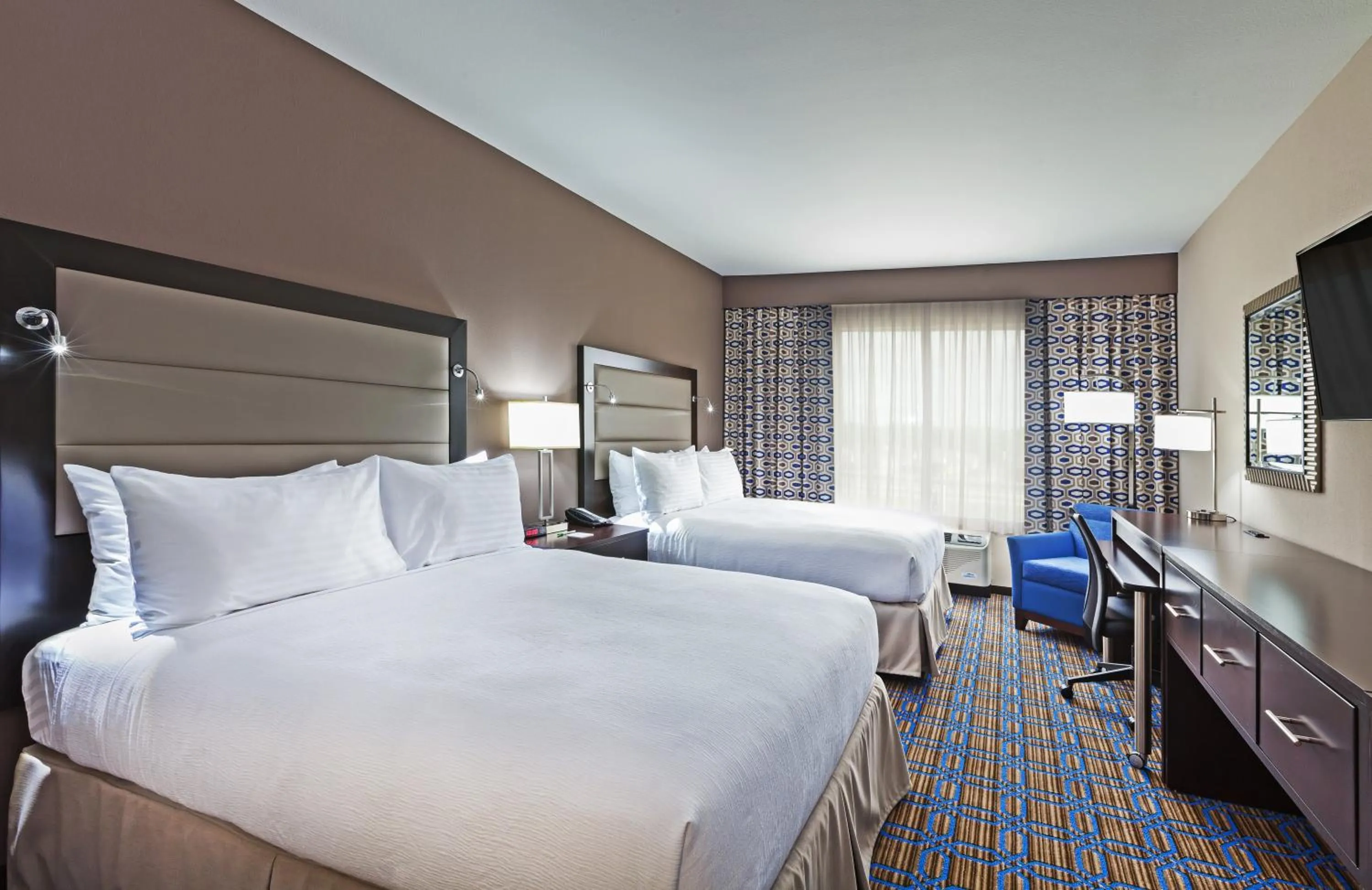 Queen Room with Two Queen Beds in Clarion Hotel The Colony - Plano West