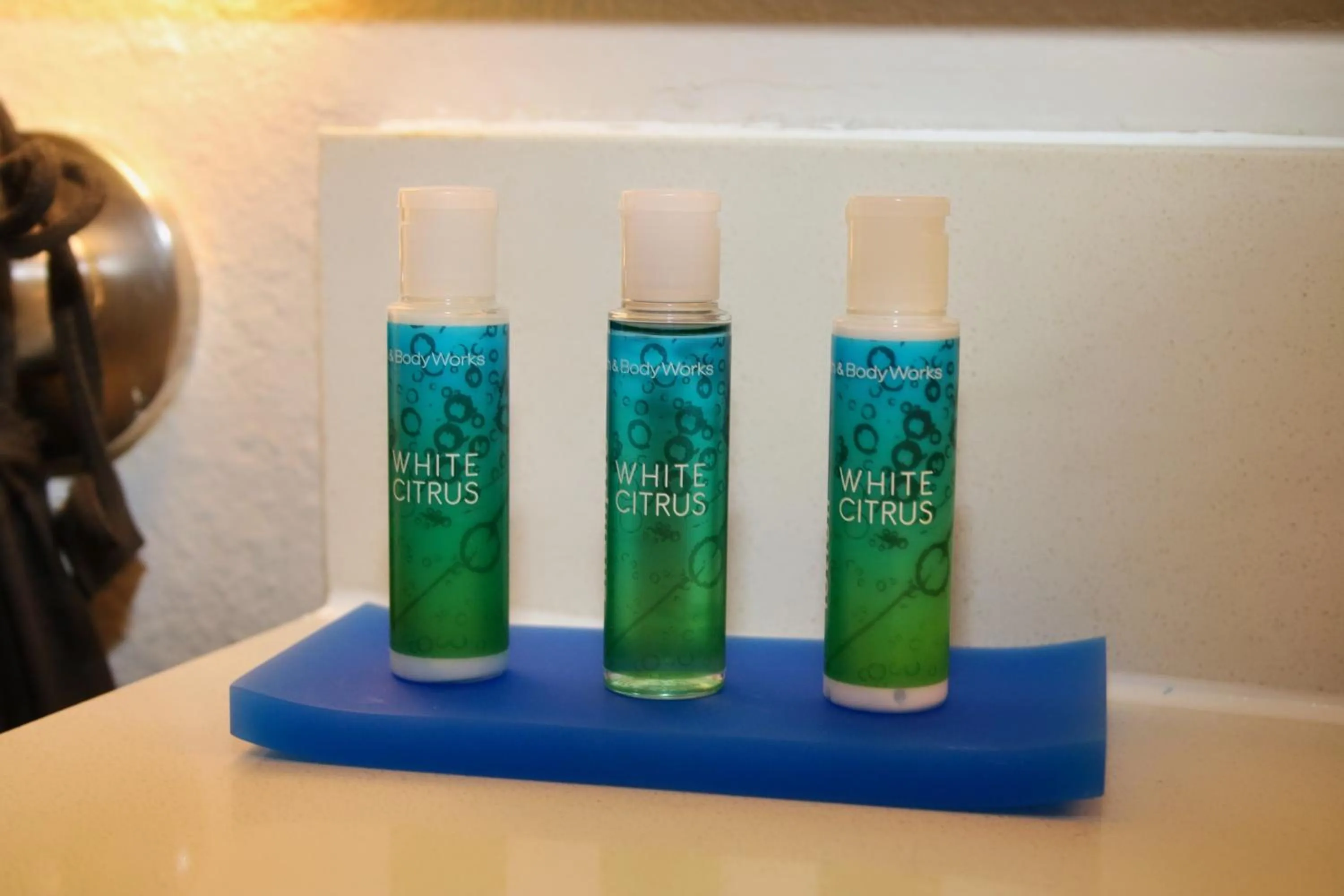 King Suite - Disability Access Tub/Non-Smoking in Holiday Inn Express by IHG