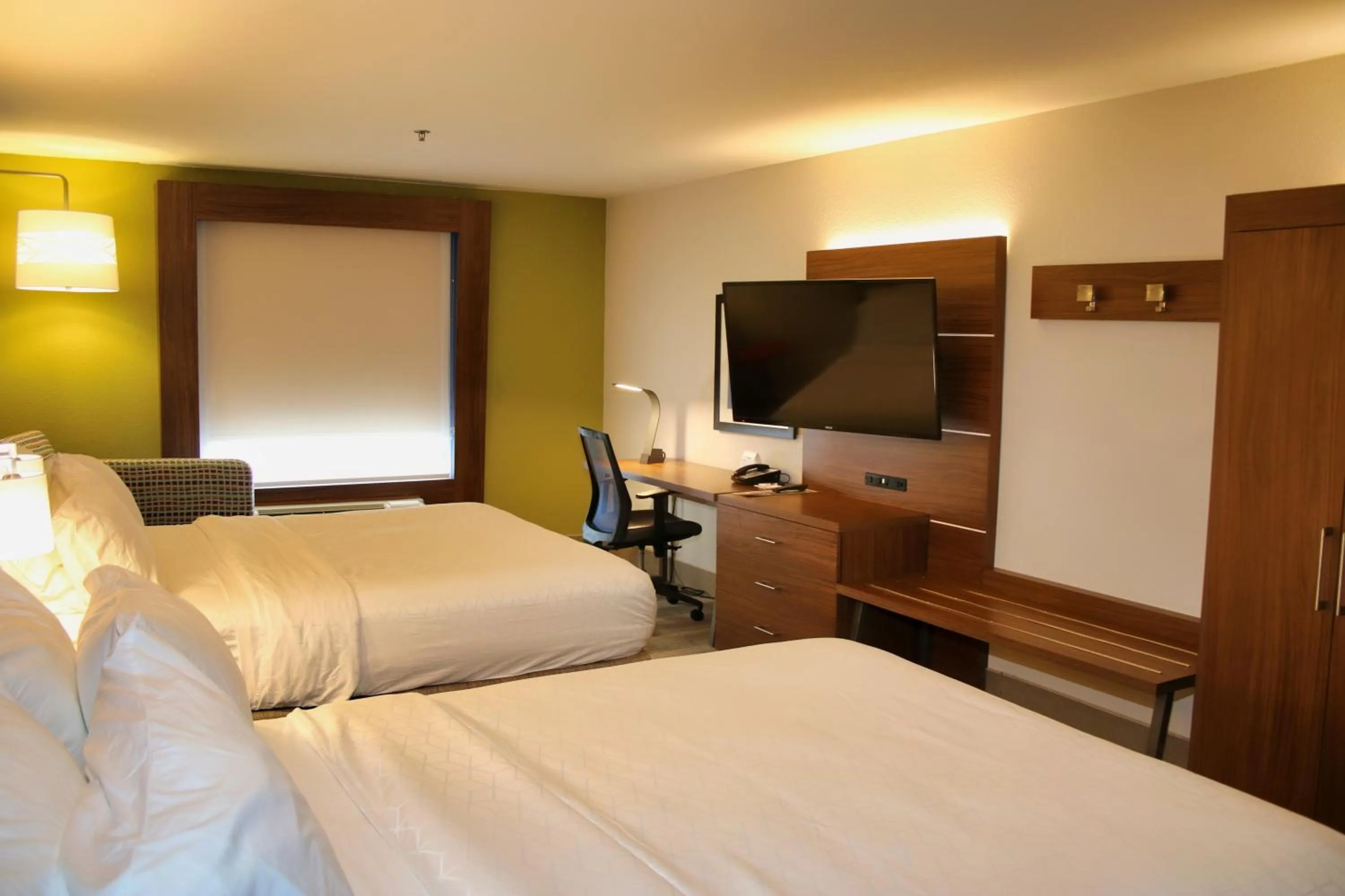 Standard Queen Room with Two Queen Beds and Bath/Shower in Holiday Inn Express by IHG
