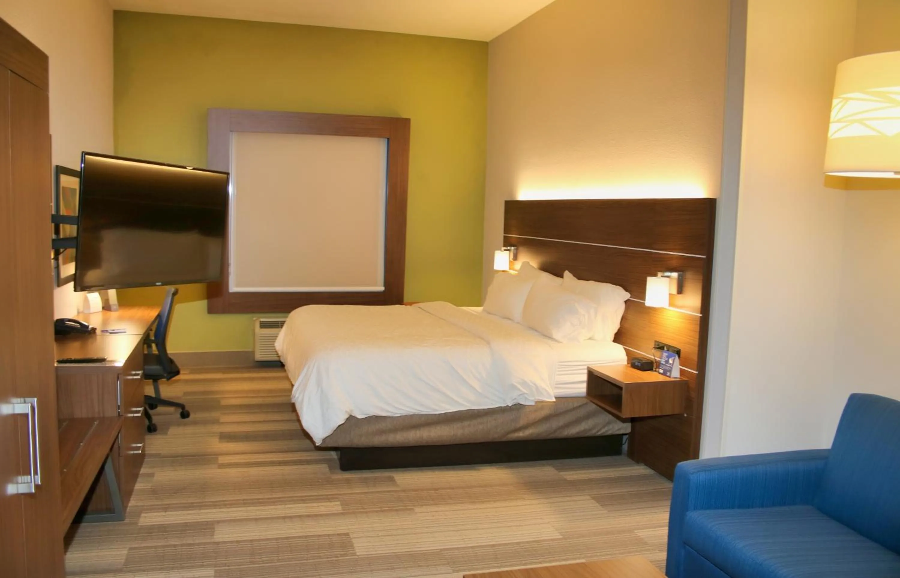 Executive King Room - Hearing Accessible in Holiday Inn Express by IHG