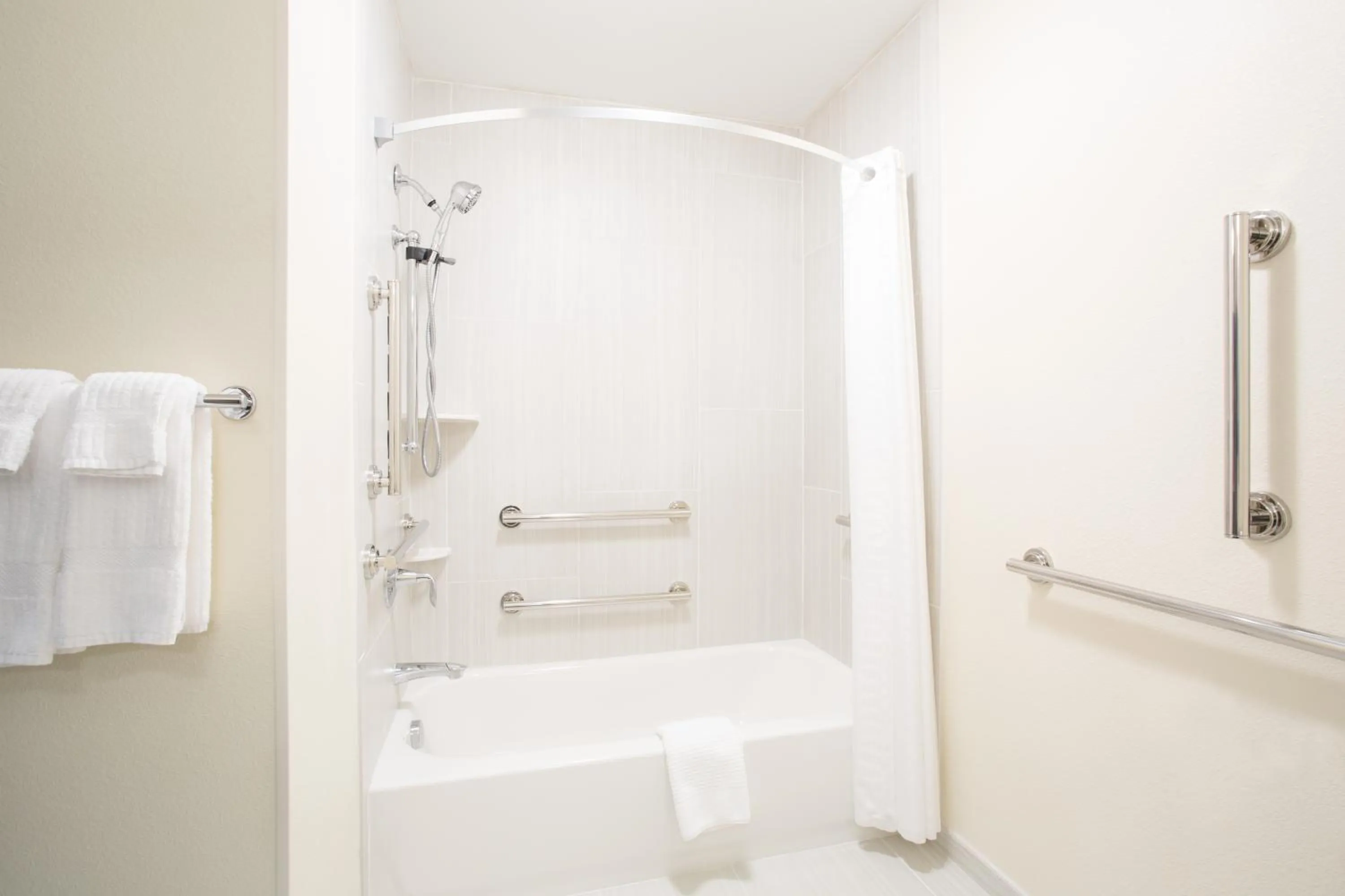 One-Bedroom Queen Room - Disability Access Tub/Non-Smoking in Candlewood Suites Dickinson by IHG