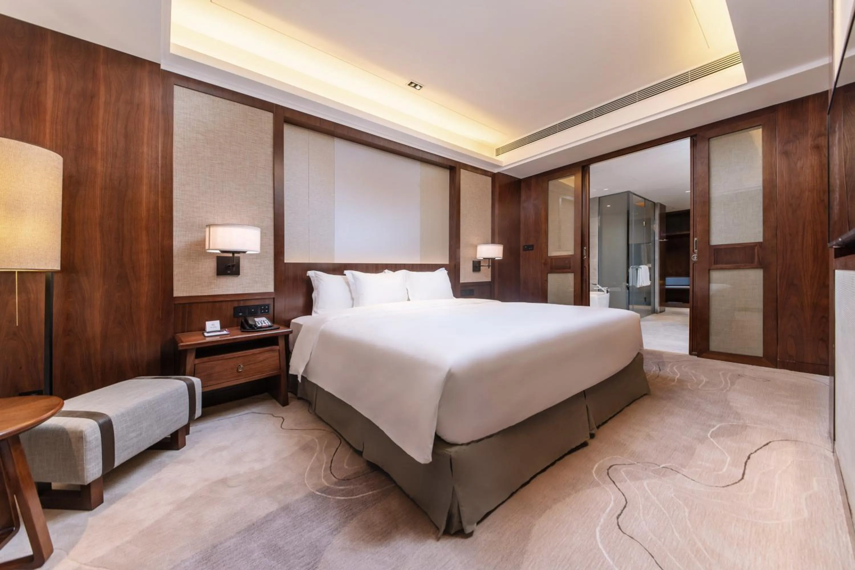 Deluxe Suite in Howard Johnson Neodalle Resort Zhangjiajie