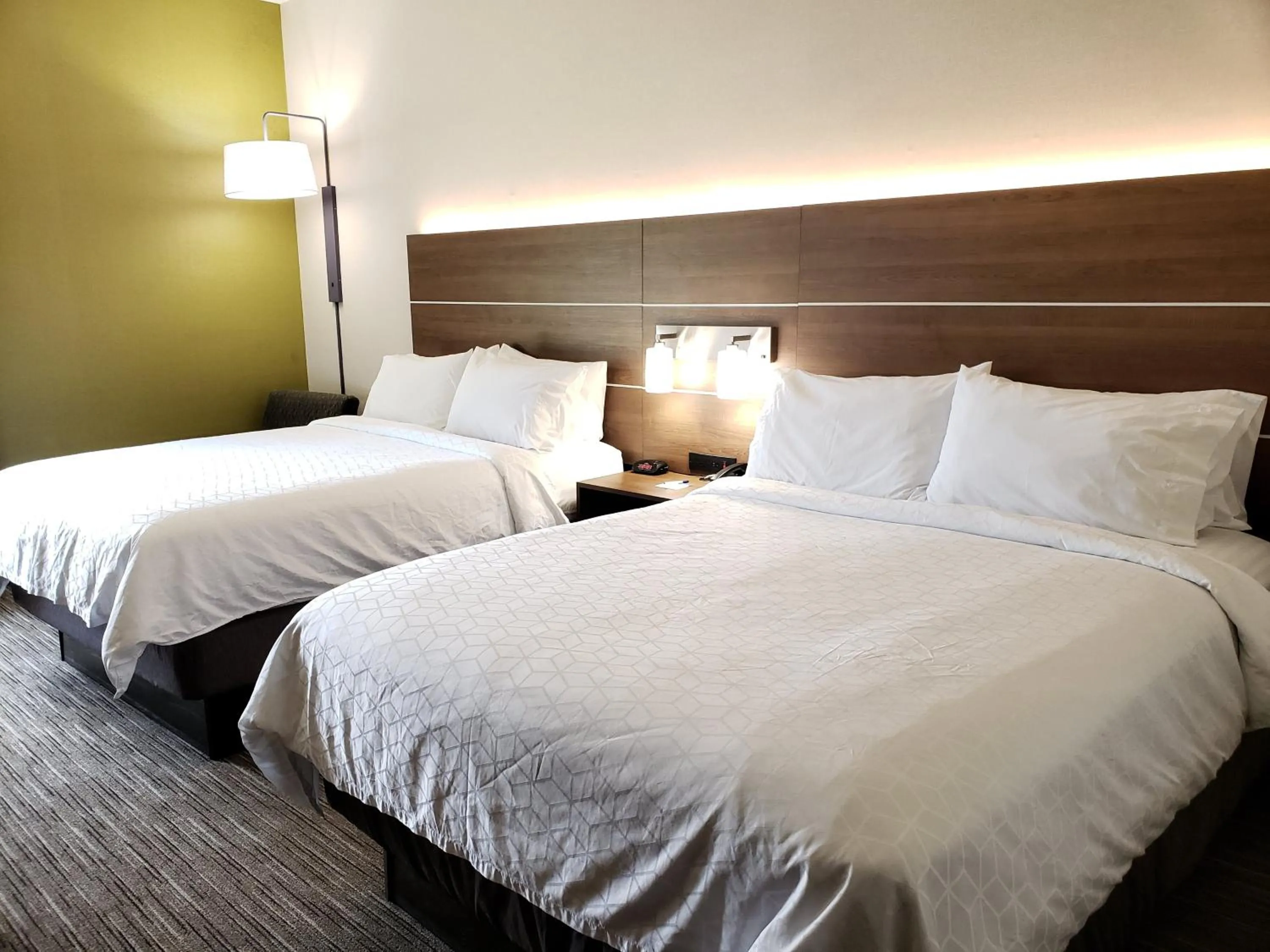 Standard Queen Room with Two Queen Beds in Holiday Inn Express Edgewood-Aberdeen-Bel Air