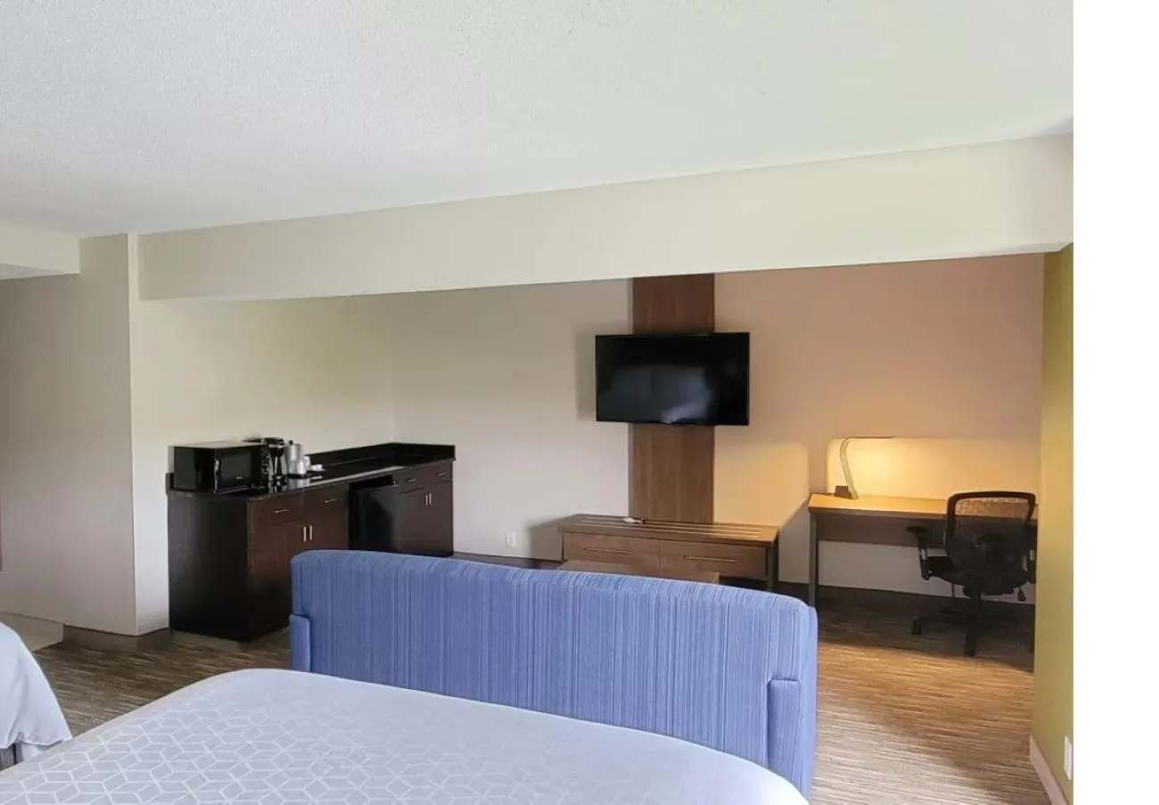 Suite with Two Queen Beds in Holiday Inn Express Edgewood-Aberdeen-Bel Air