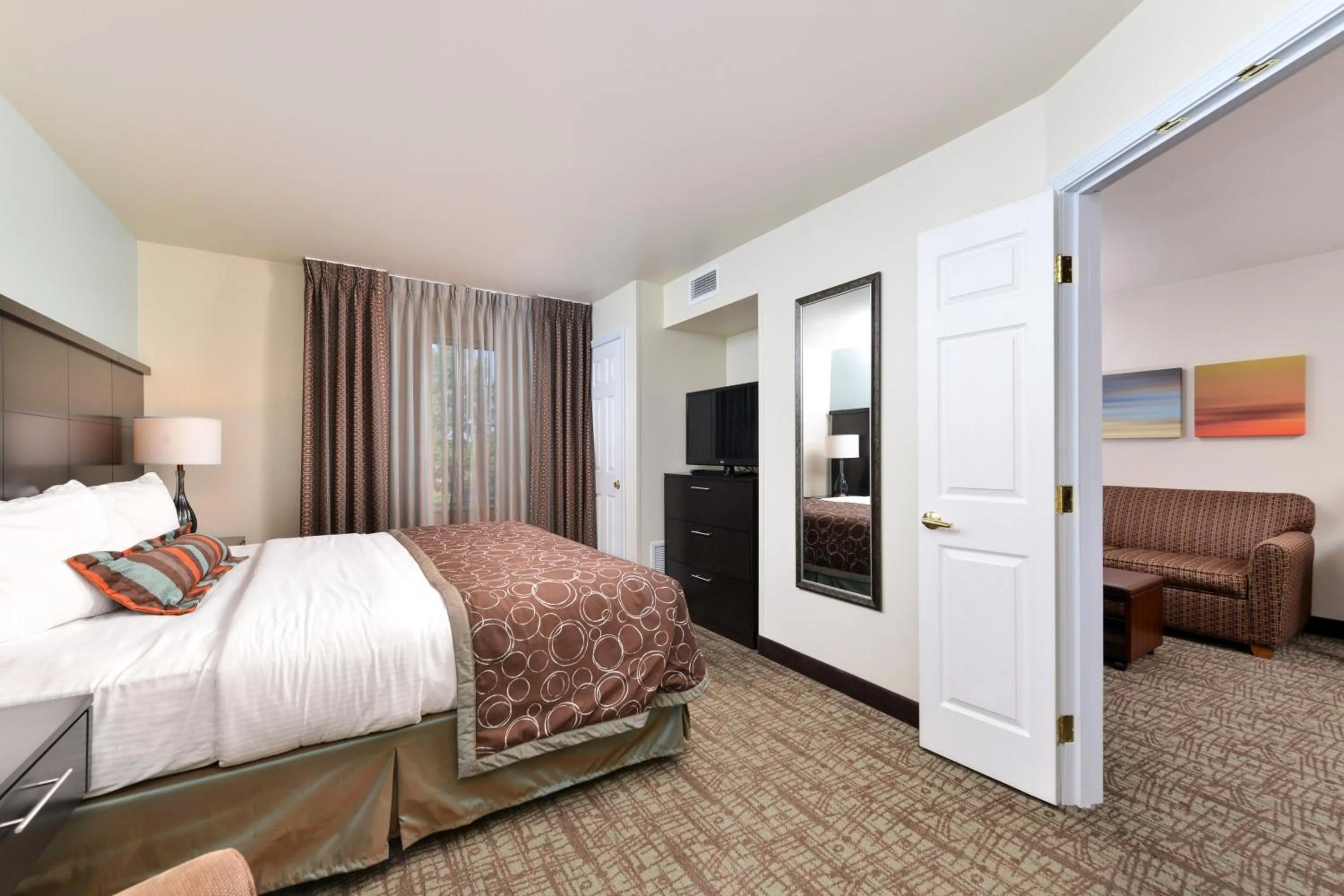 One-Bedroom King Suite in Staybridge Suites Sioux Falls at Empire Mall by IHG
