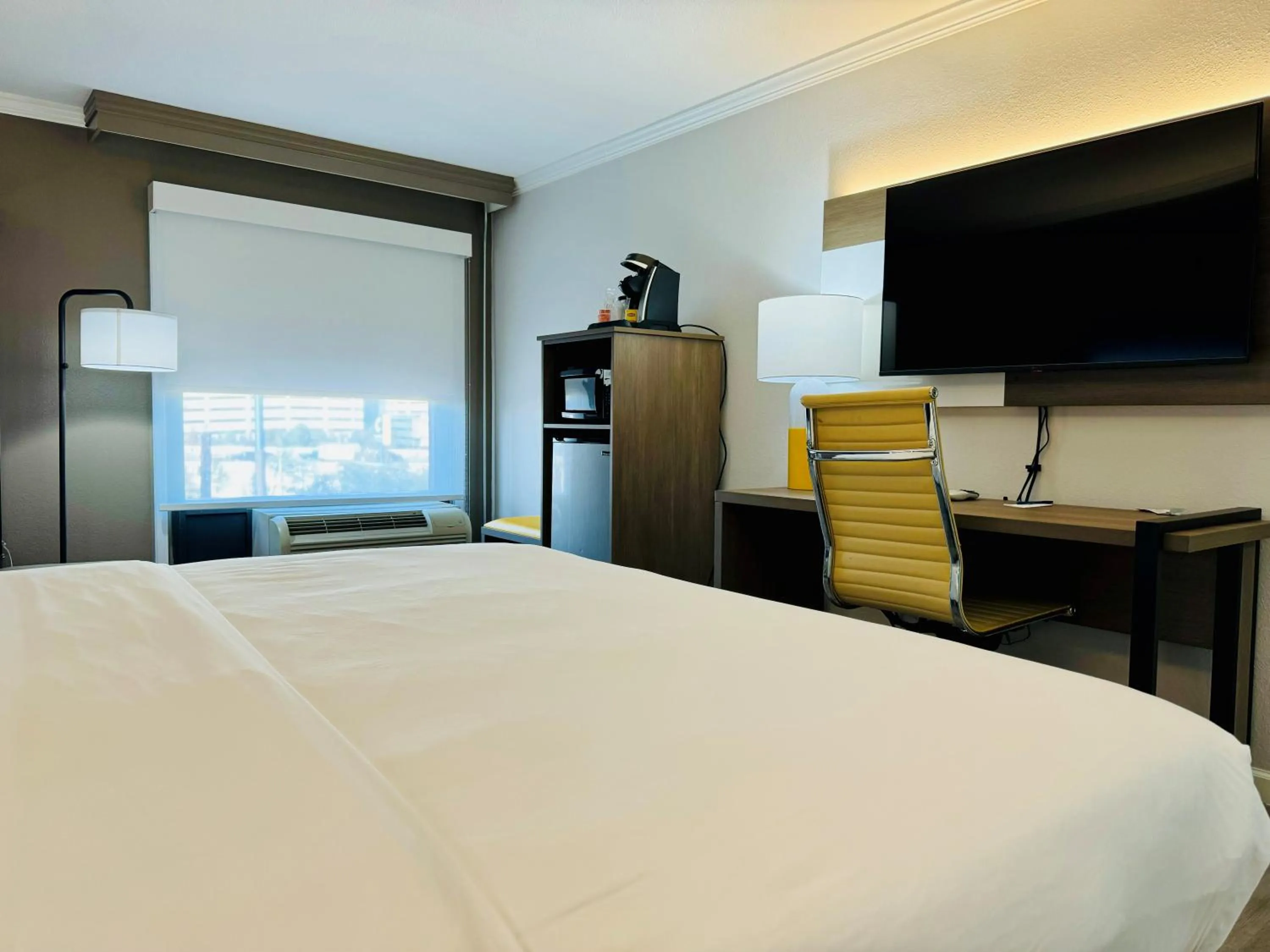 King Room - Accessible/Non-Smoking in Comfort Inn & Suites Houston I-10 West Energy Corridor