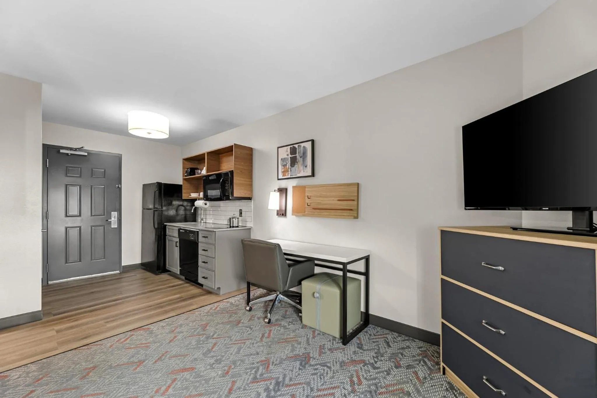 Studio Queen Suite in Candlewood Suites Flowood, MS by IHG