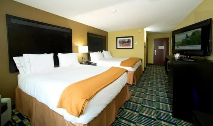 Standard Room with Two Queen Beds in Holiday Inn Express & Suites Morrilton by IHG