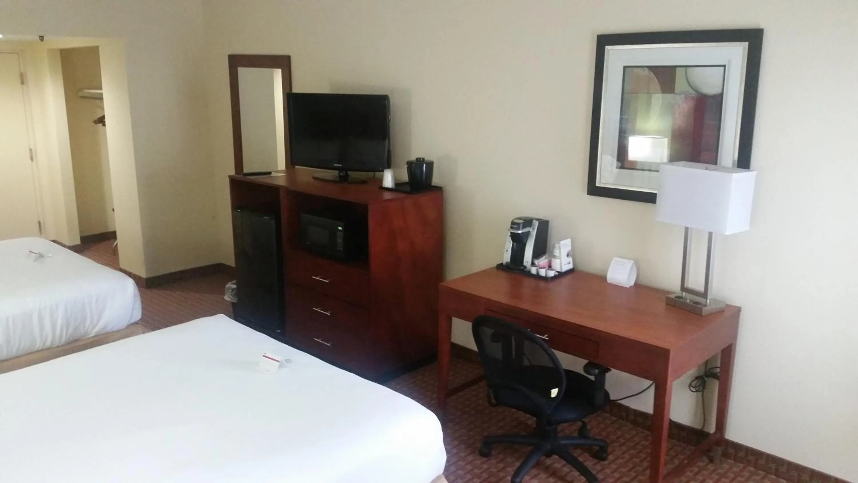 Queen Room with Two Queen Beds in Holiday Inn Express Harrisburg SW - Mechanicsburg by IHG