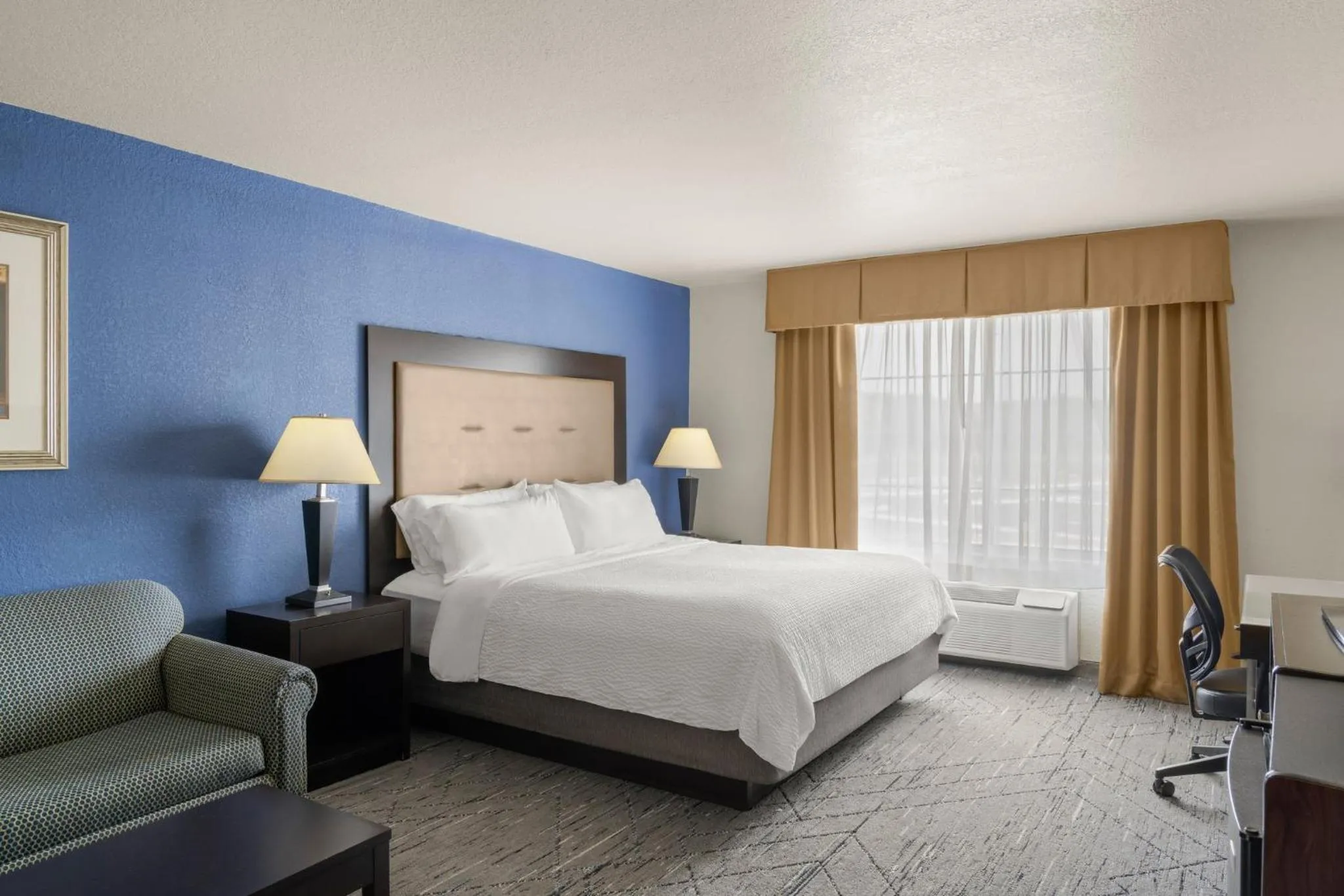 Standard King Room with Sofa Bed - Non-Smoking in Holiday Inn Express & Suites New Buffalo, MI by IHG