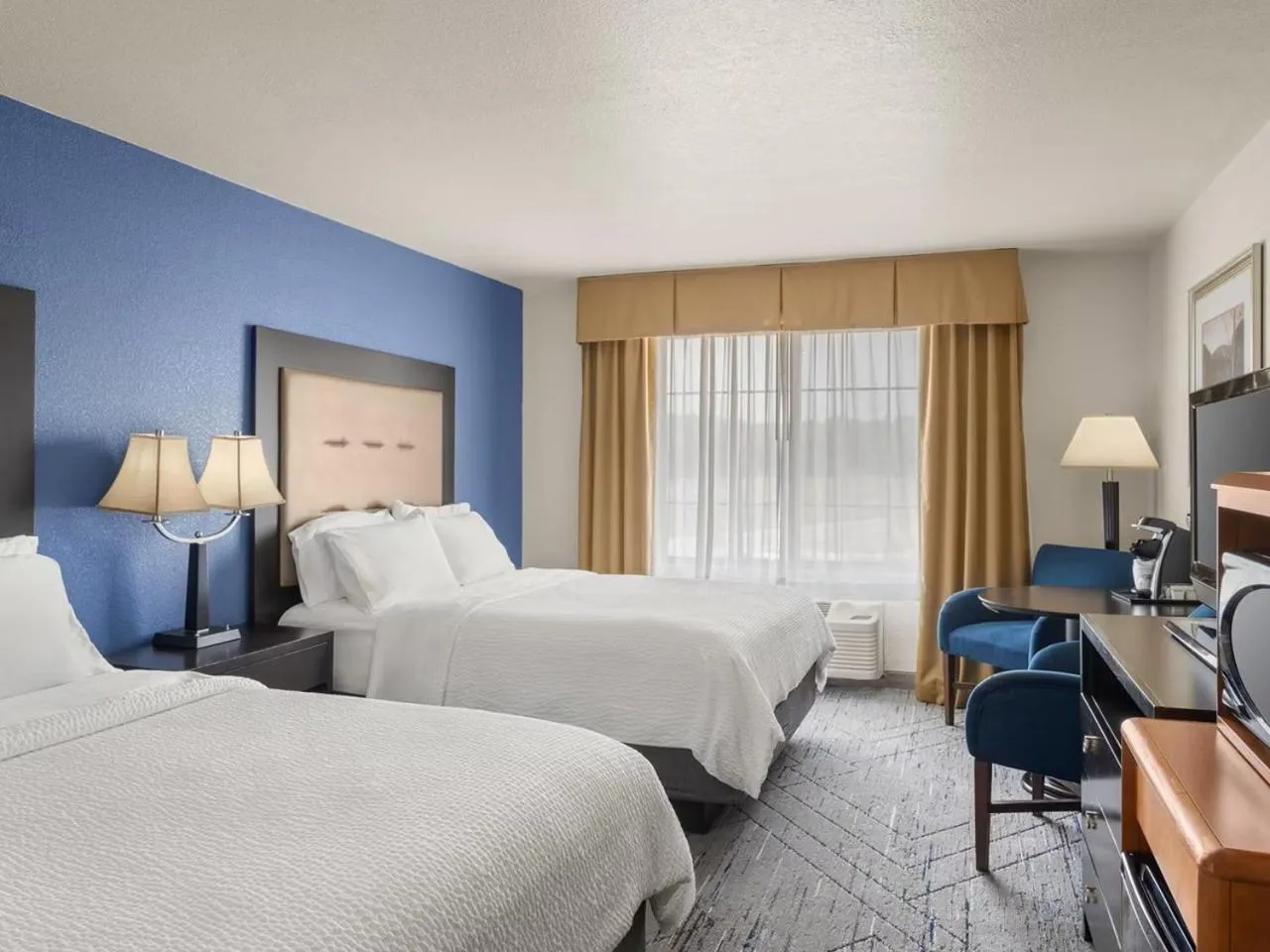Standard Queen Room with Two Queen Beds - Non-Smoking in Holiday Inn Express & Suites New Buffalo, MI by IHG