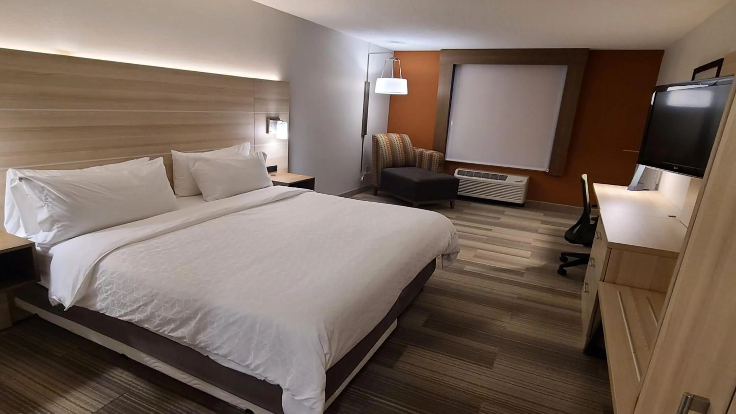 Standard King Room in Holiday Inn Express Lordstown-Newton Falls/Warren by IHG