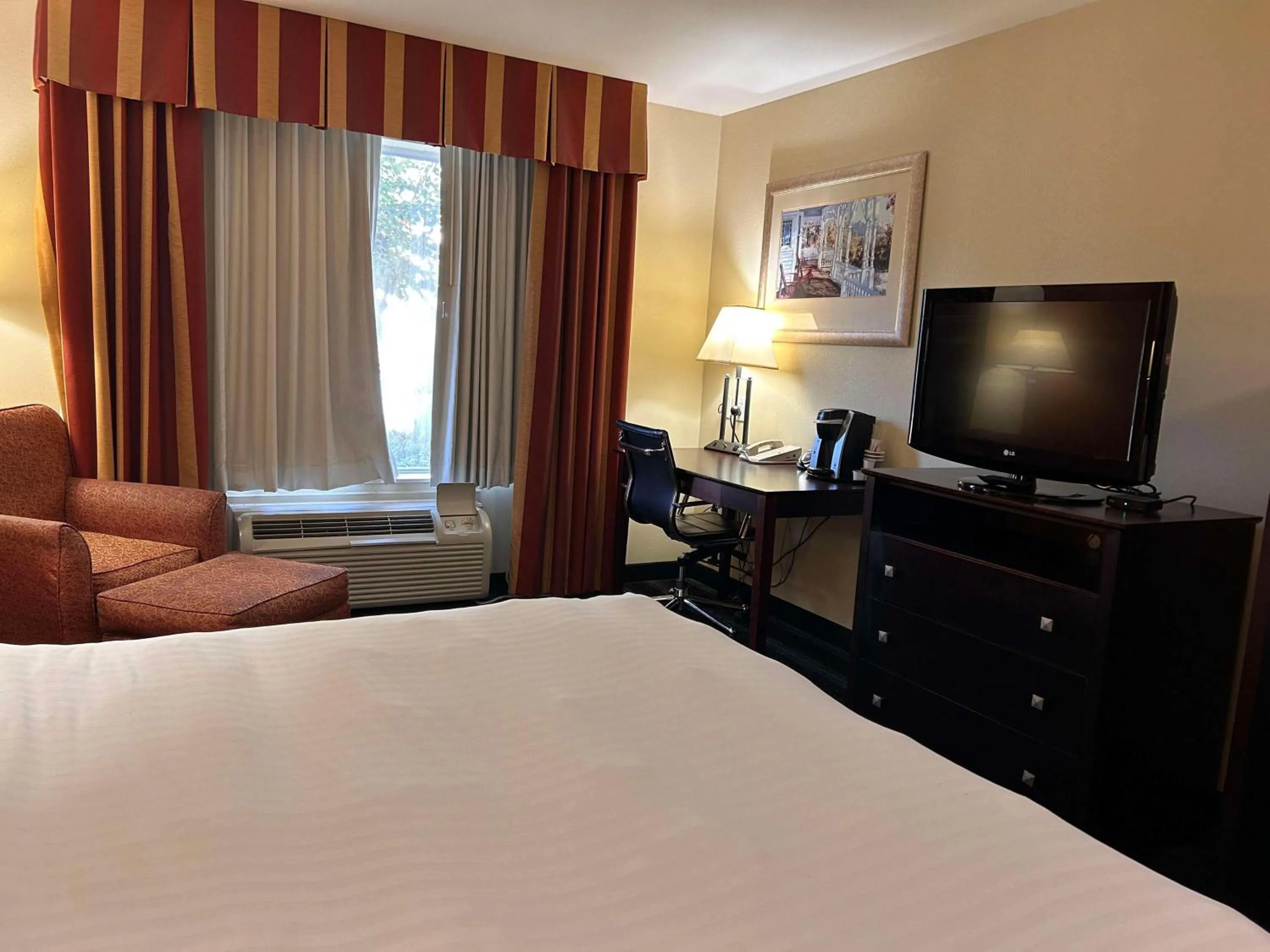 King Room - Non-Smoking in Express Inn Leesville Ft Johnson, SureStay Collection by Best Western