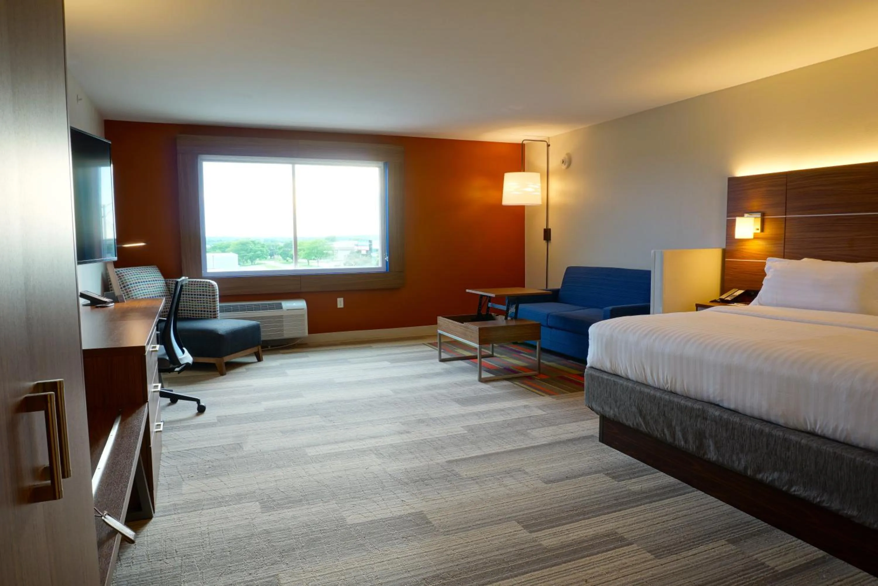 Queen Room with Two Queen Beds - Disability Access with Bath Tub in Holiday Inn Express & Suites Omaha - Millard Area by IHG