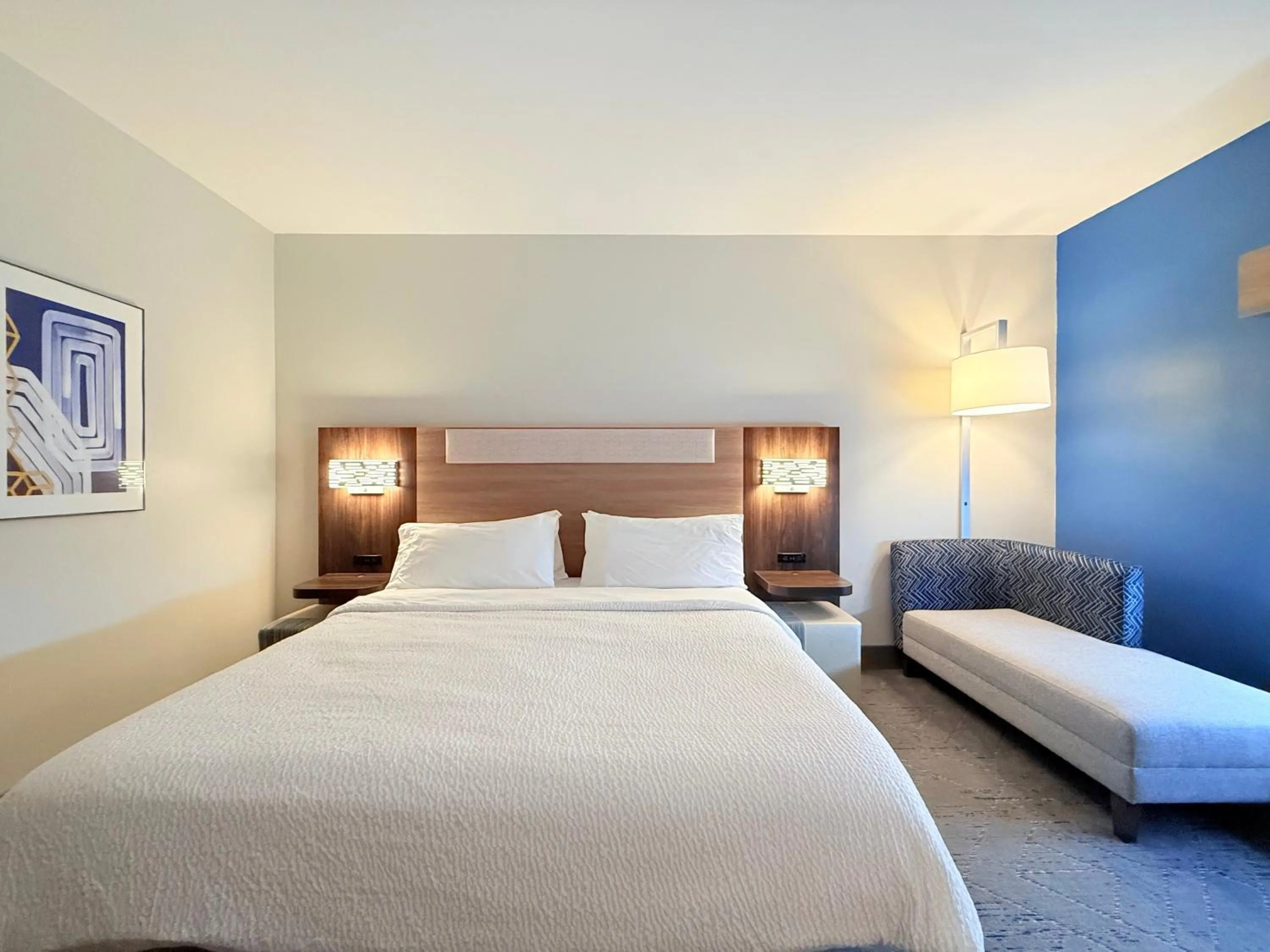 King Room - Mobility Access/Hearing Accessible in Holiday Inn Express Kenedy by IHG