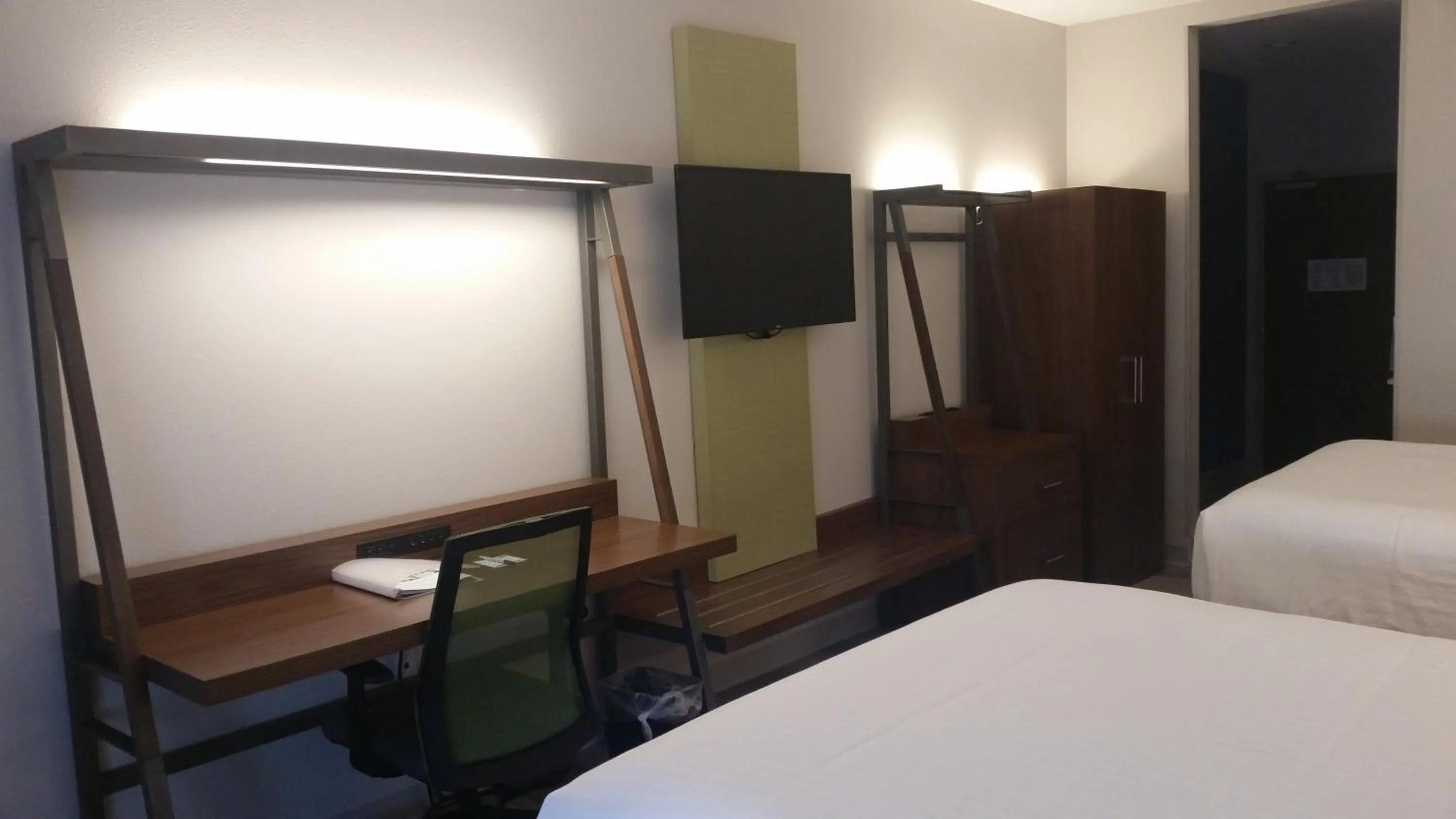 Standard Queen Room with Two Queen Beds and Roll-In Shower - Mobility Access in Holiday Inn Express Slidell by IHG