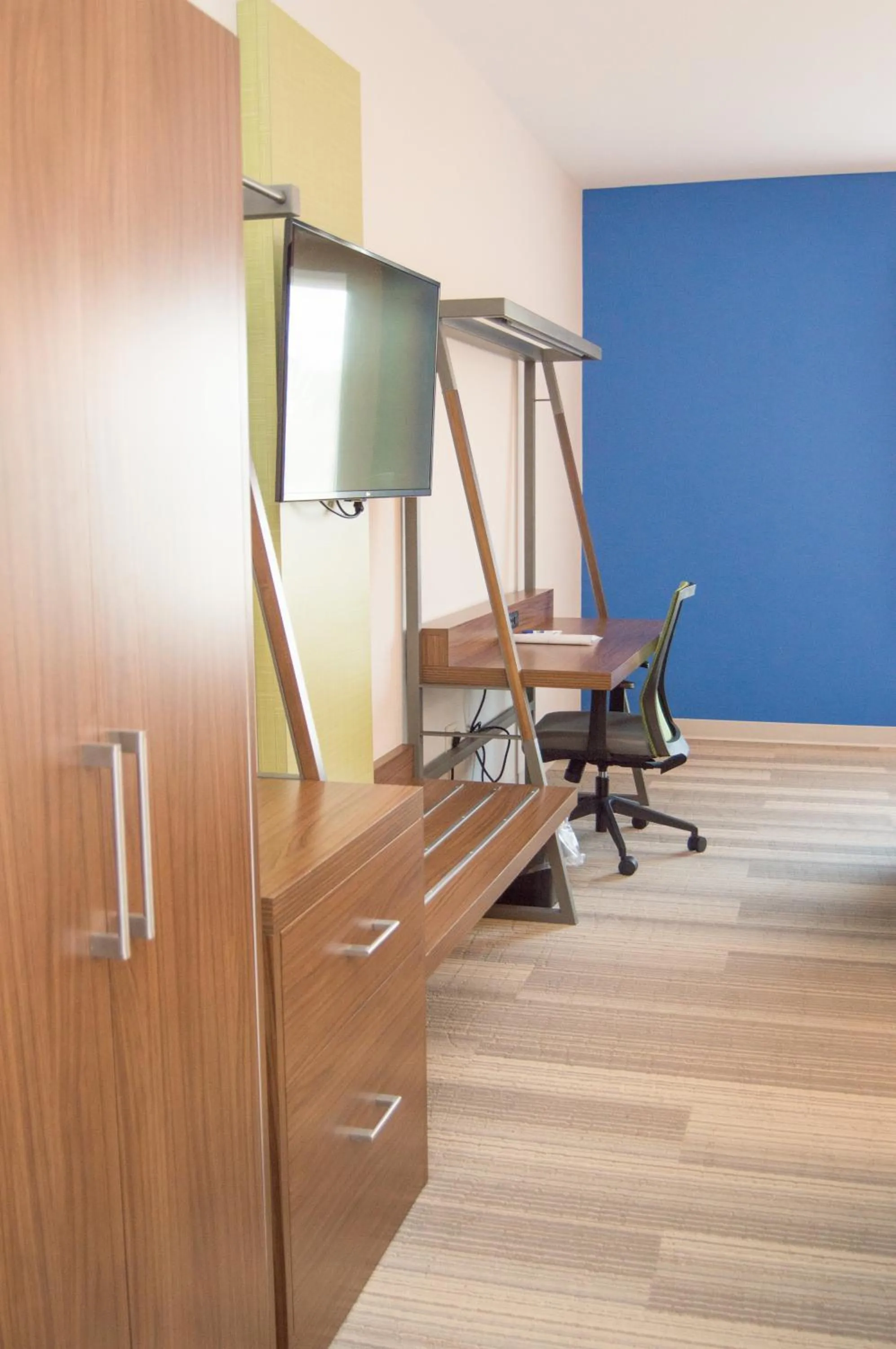 Standard Queen Room with Two Queen Beds in Holiday Inn Express Slidell by IHG