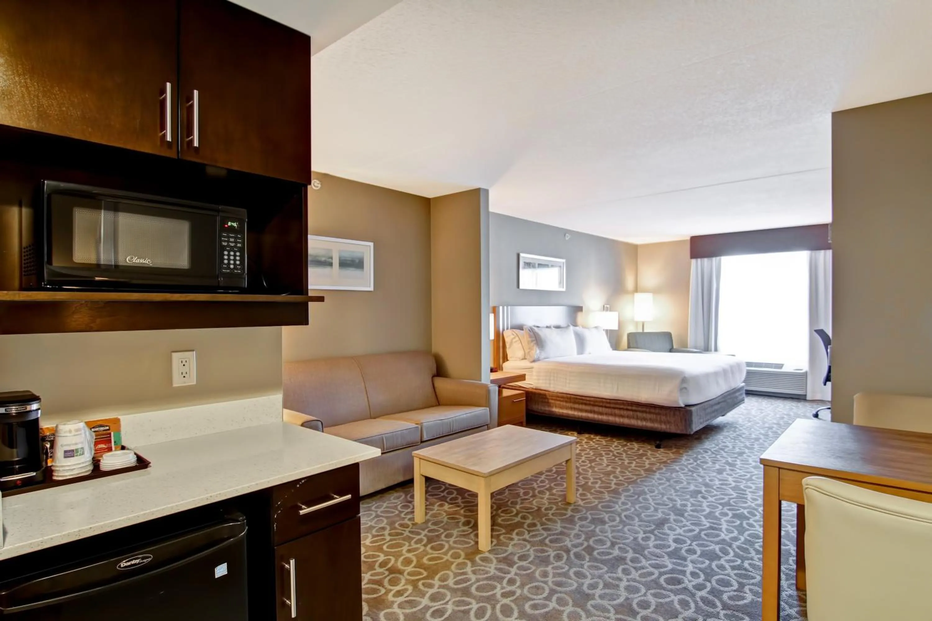 King Suite with Sofa Bed in Holiday Inn Express & Suites Oshawa Downtown - Toronto Area by IHG