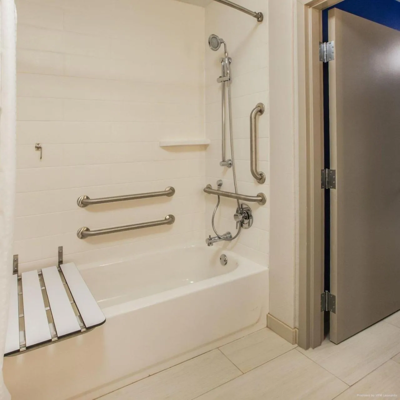 Twin Room - Disability Access with Bath Tub in Holiday Inn Express & Suites Alpena - Downtown by IHG