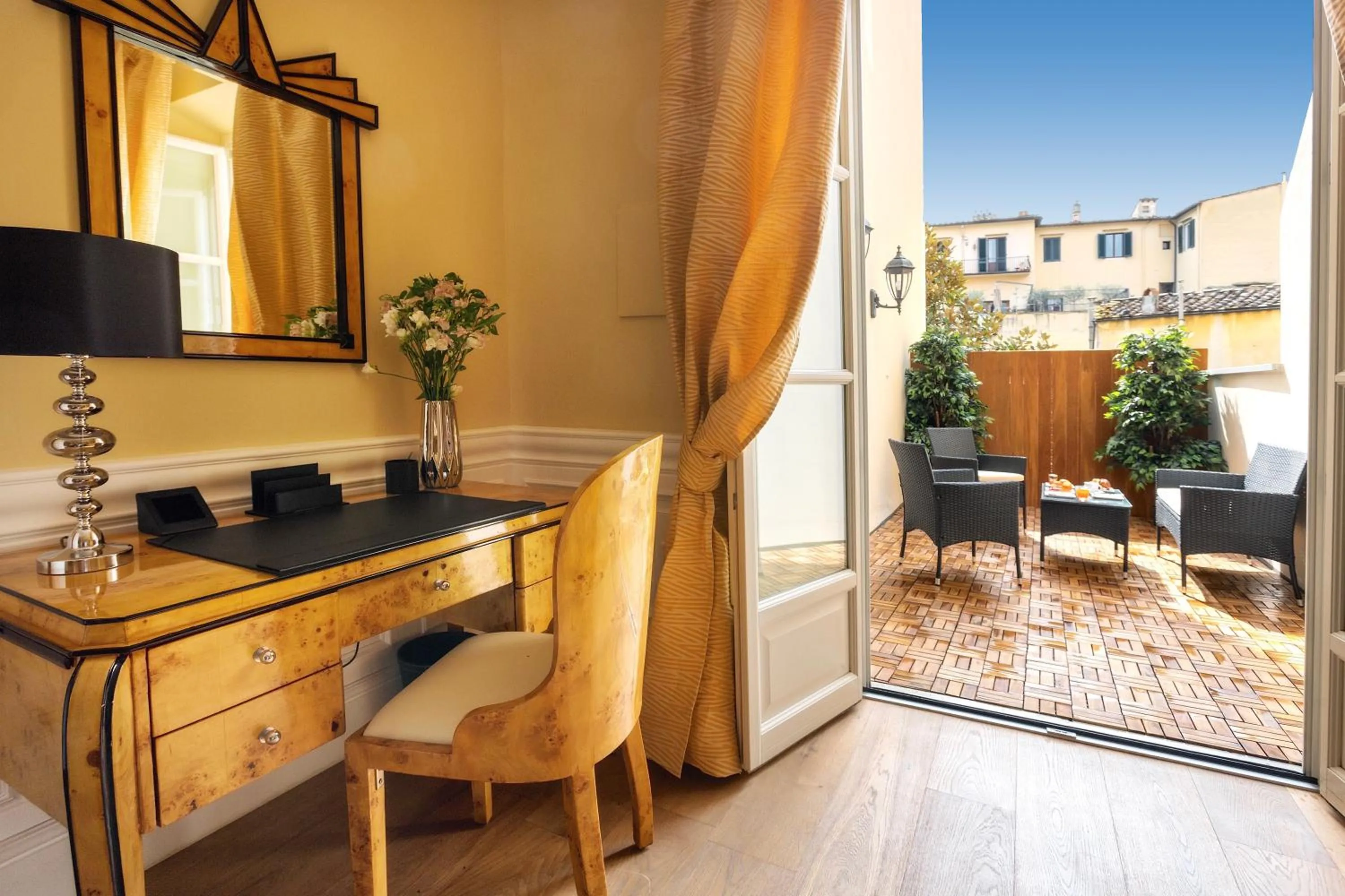 Deluxe King Room with Terrace in La Maison du Sage