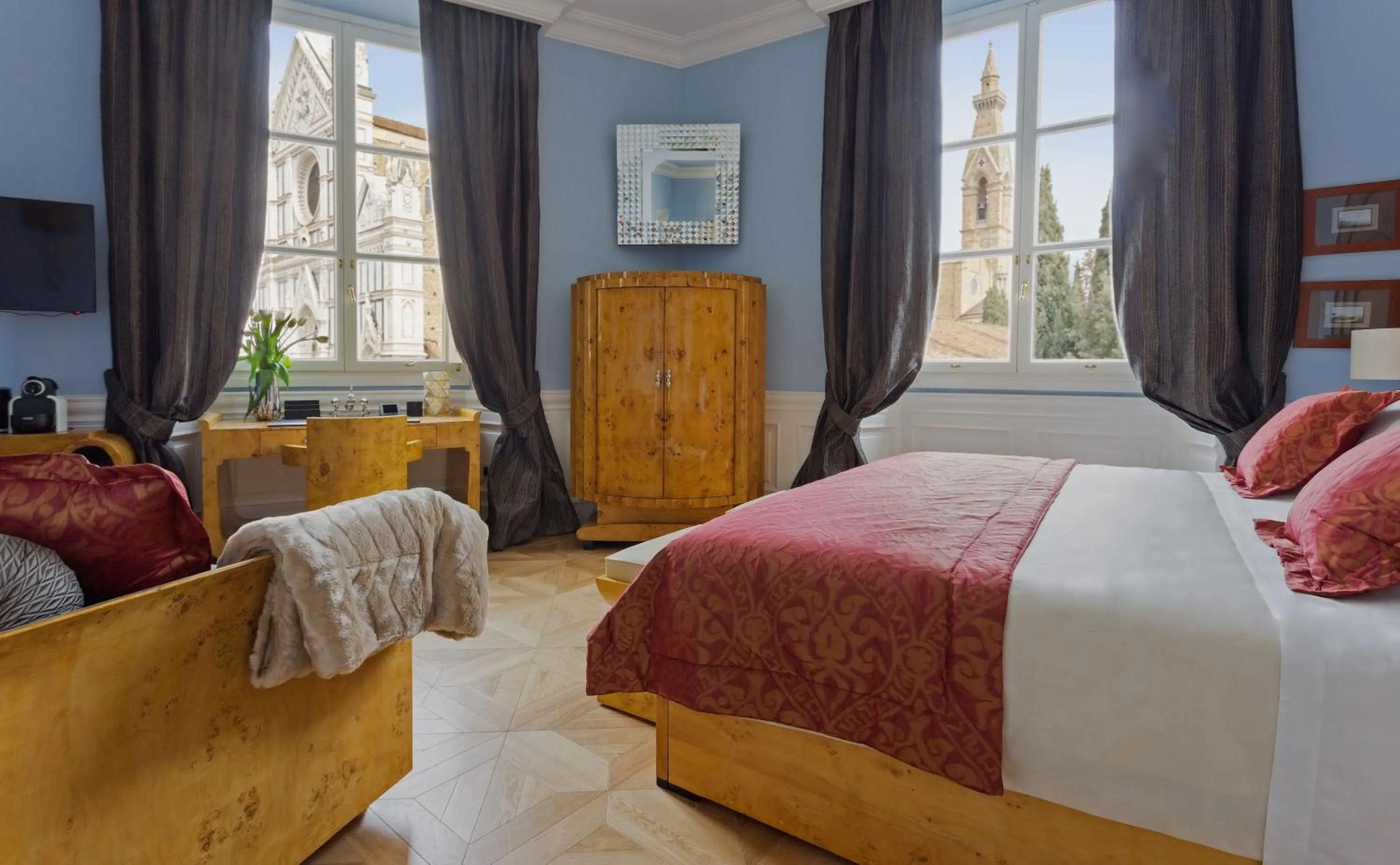 Deluxe King Room with City View in La Maison du Sage