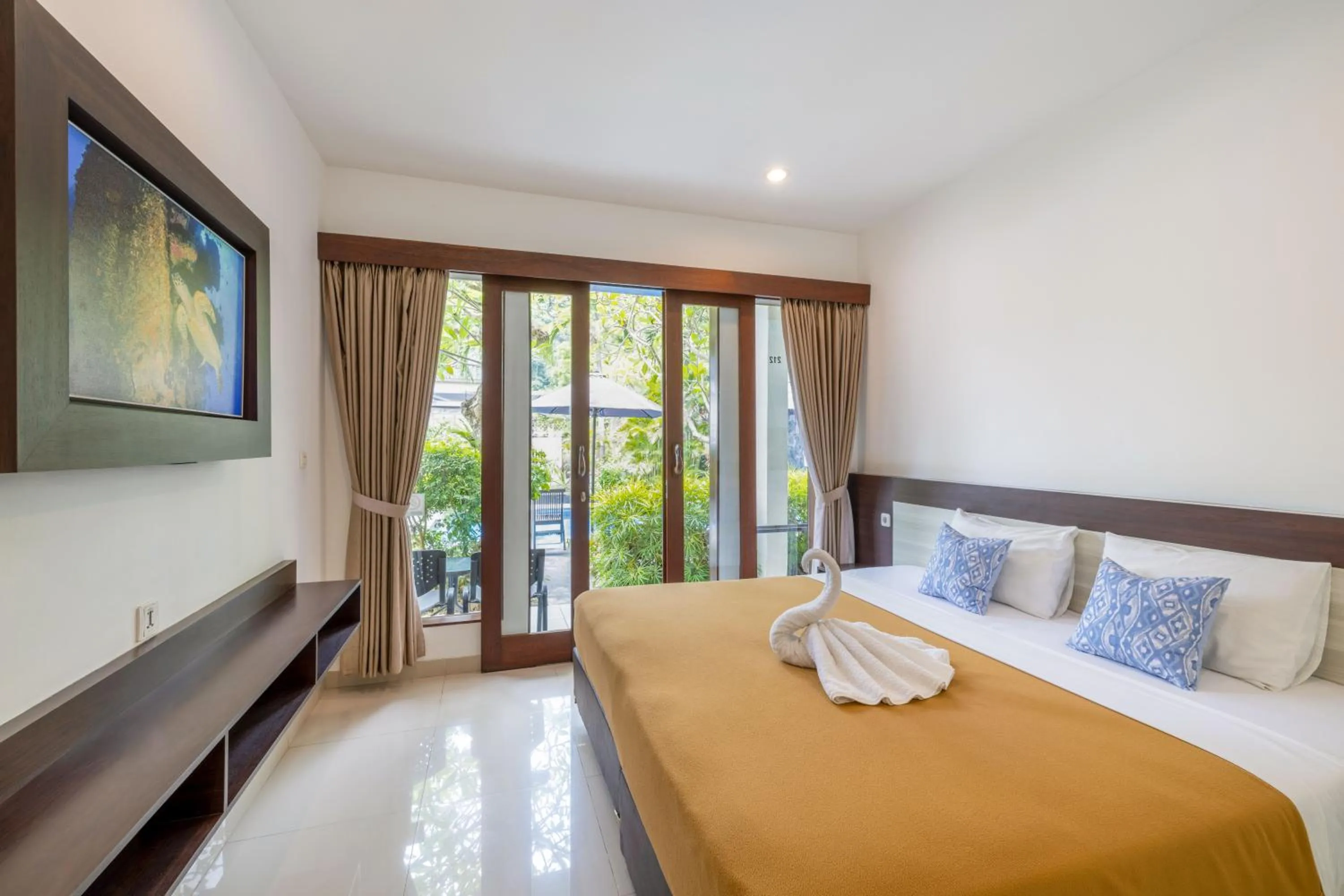 Deluxe Twin or King Room in Dewi Villa Padangbai Hotel