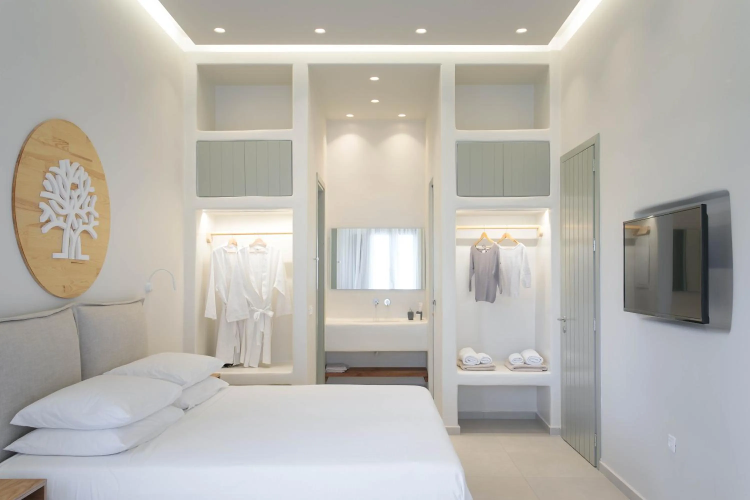 Junior Suite with Garden View and Outdoor Hot Tub in Kedros Villas