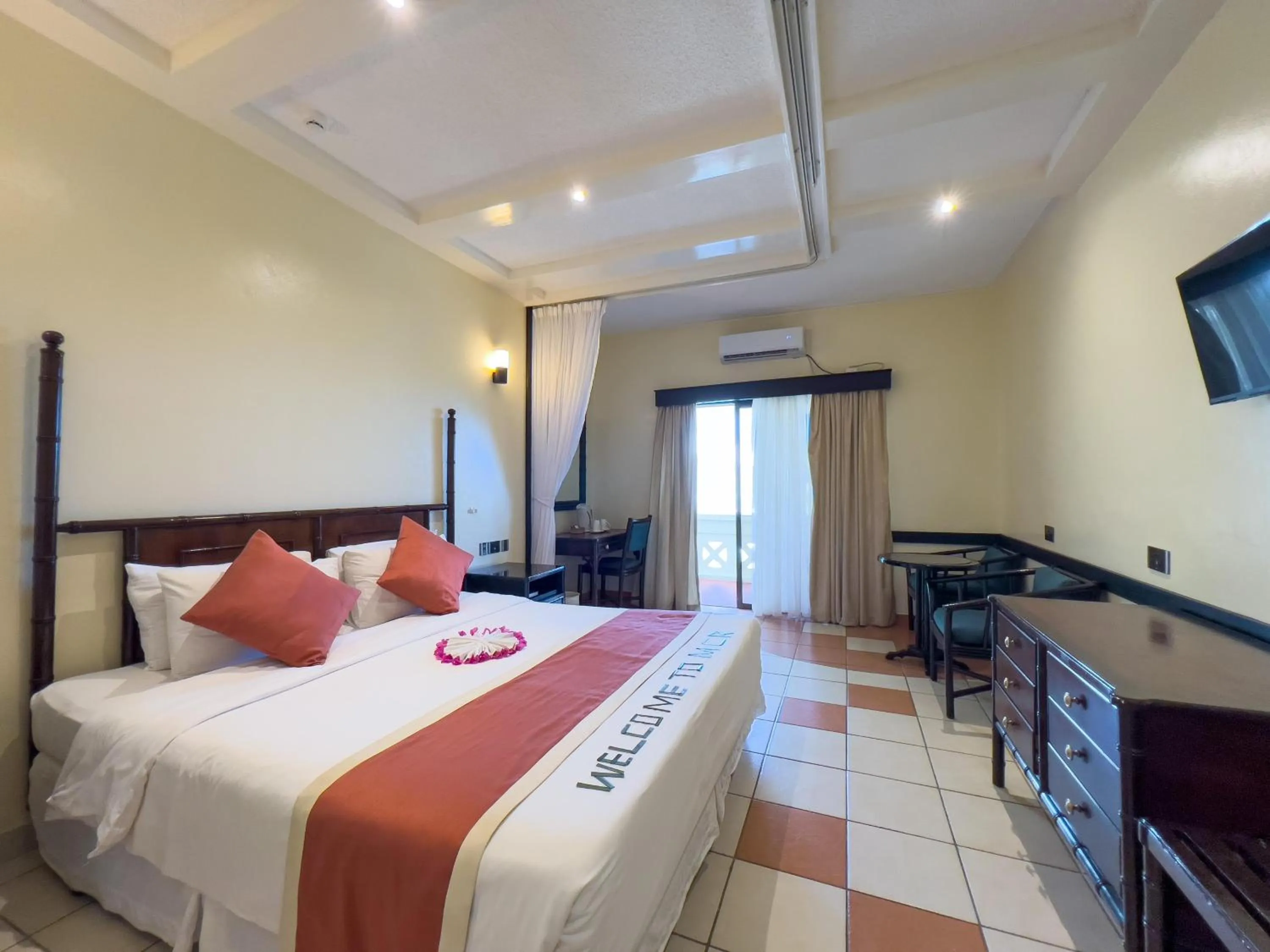 Superior King Room - single occupancy in Mombasa Continental Resort