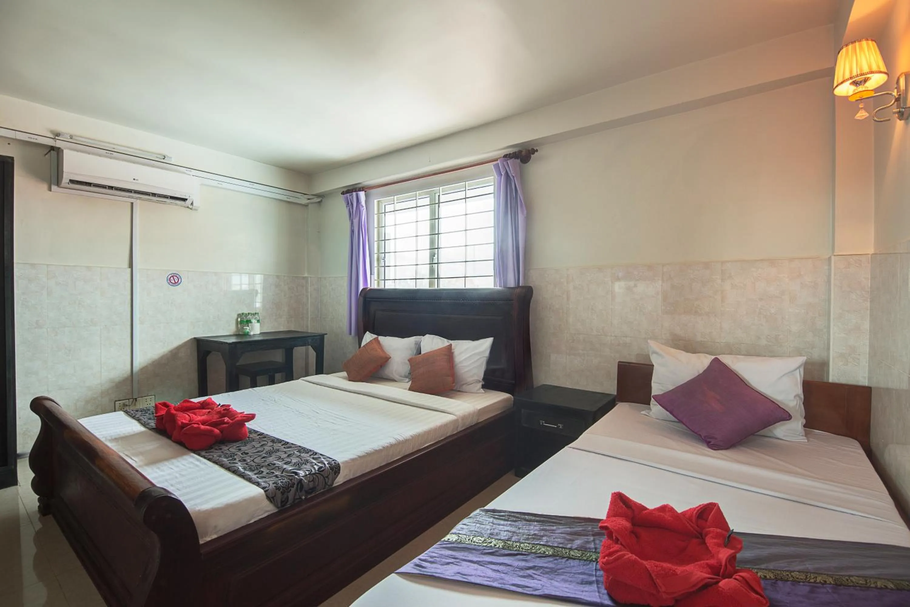 Standard Twin Room in Siem Reap Pub Hostel