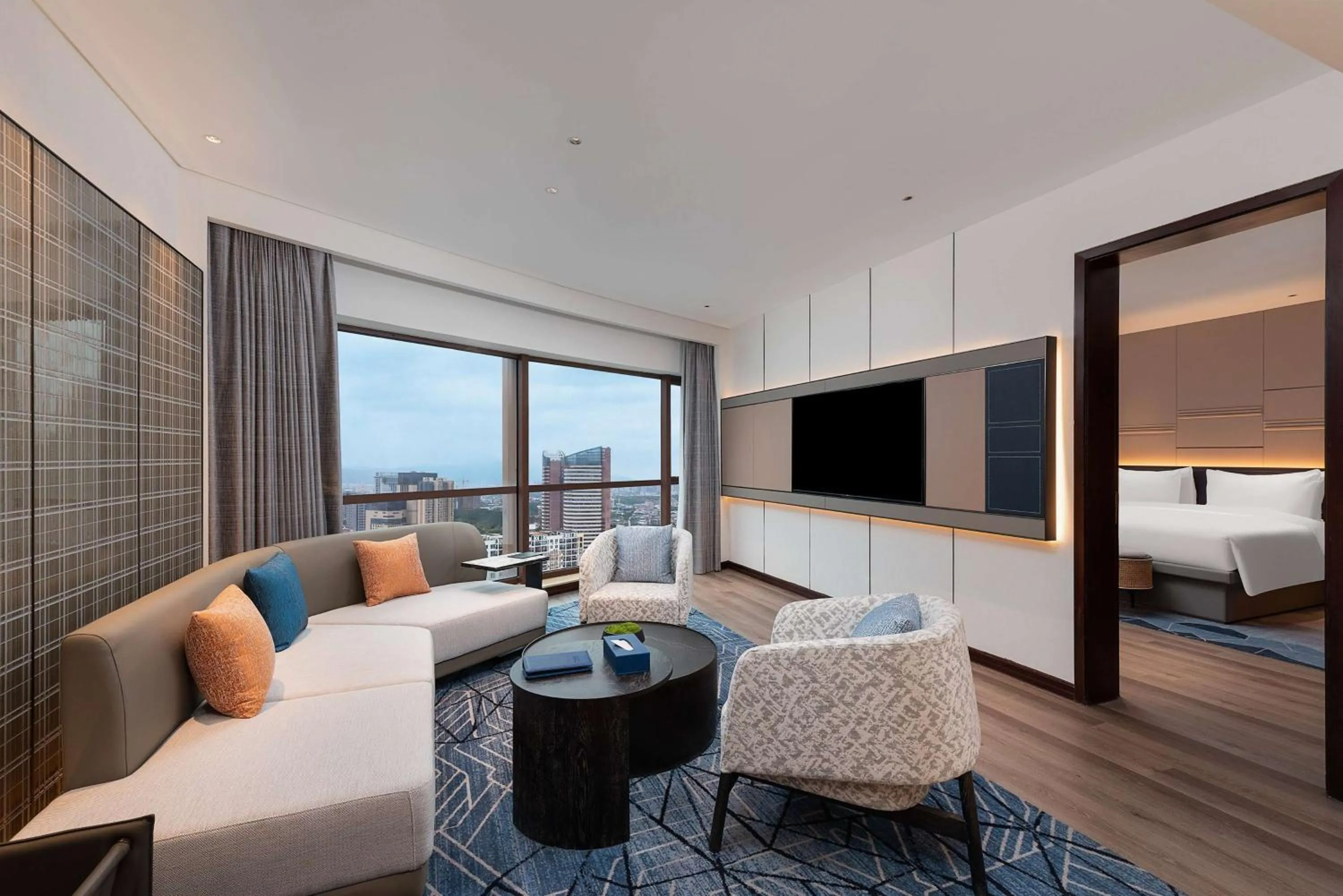 Deluxe King Suite in Wyndham Putian Downtown
