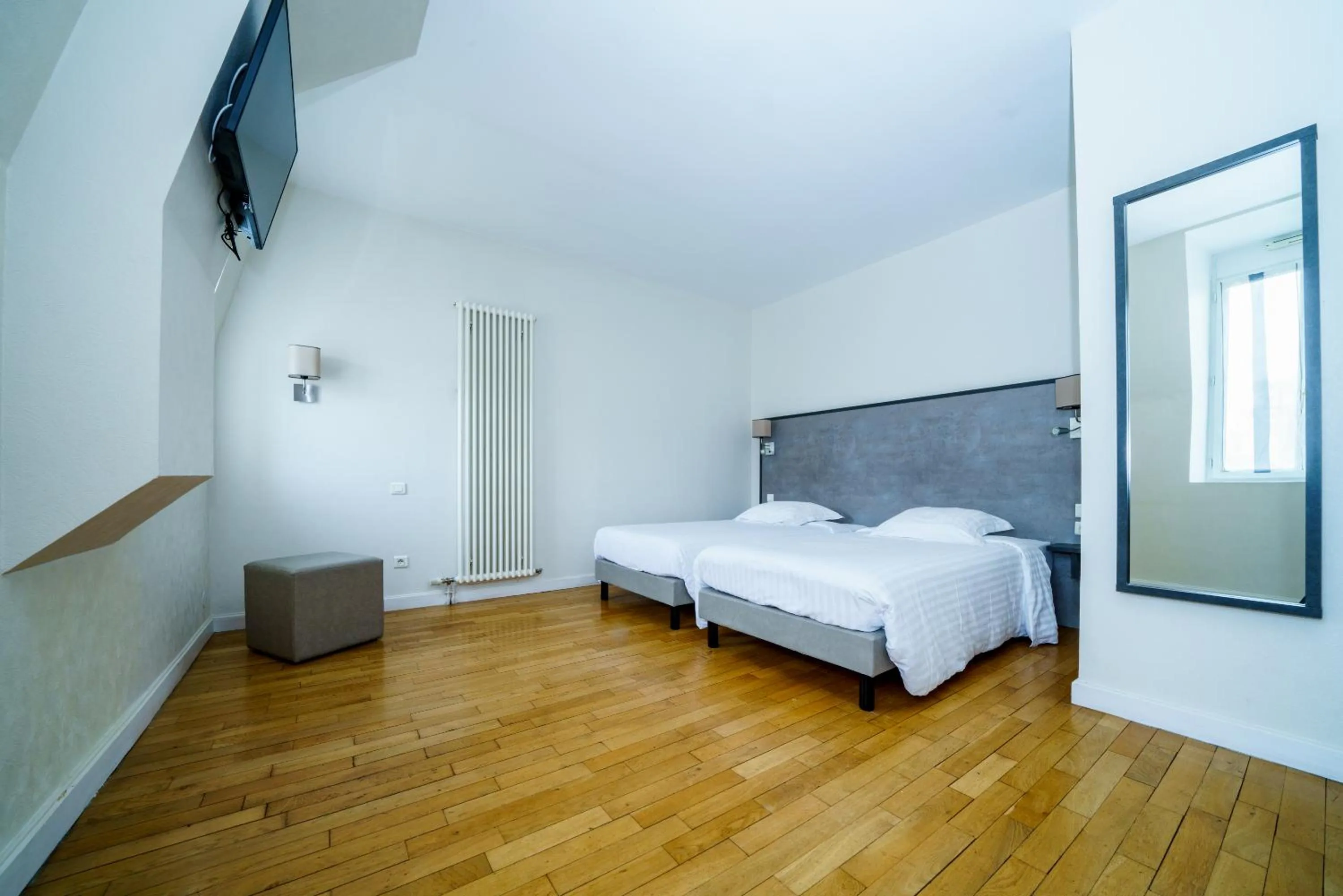 Standard Twin Room in Logis Le Grand Hotel