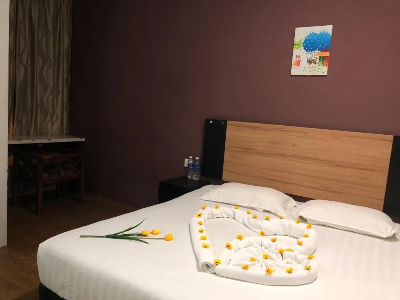 Deluxe King Room in Amigo Hotel