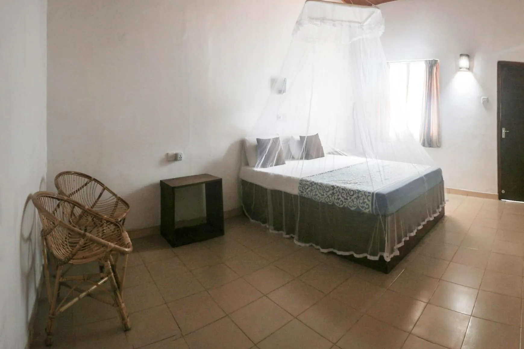 Double Room with Private Bathroom - single occupancy in Hostel First Mirissa