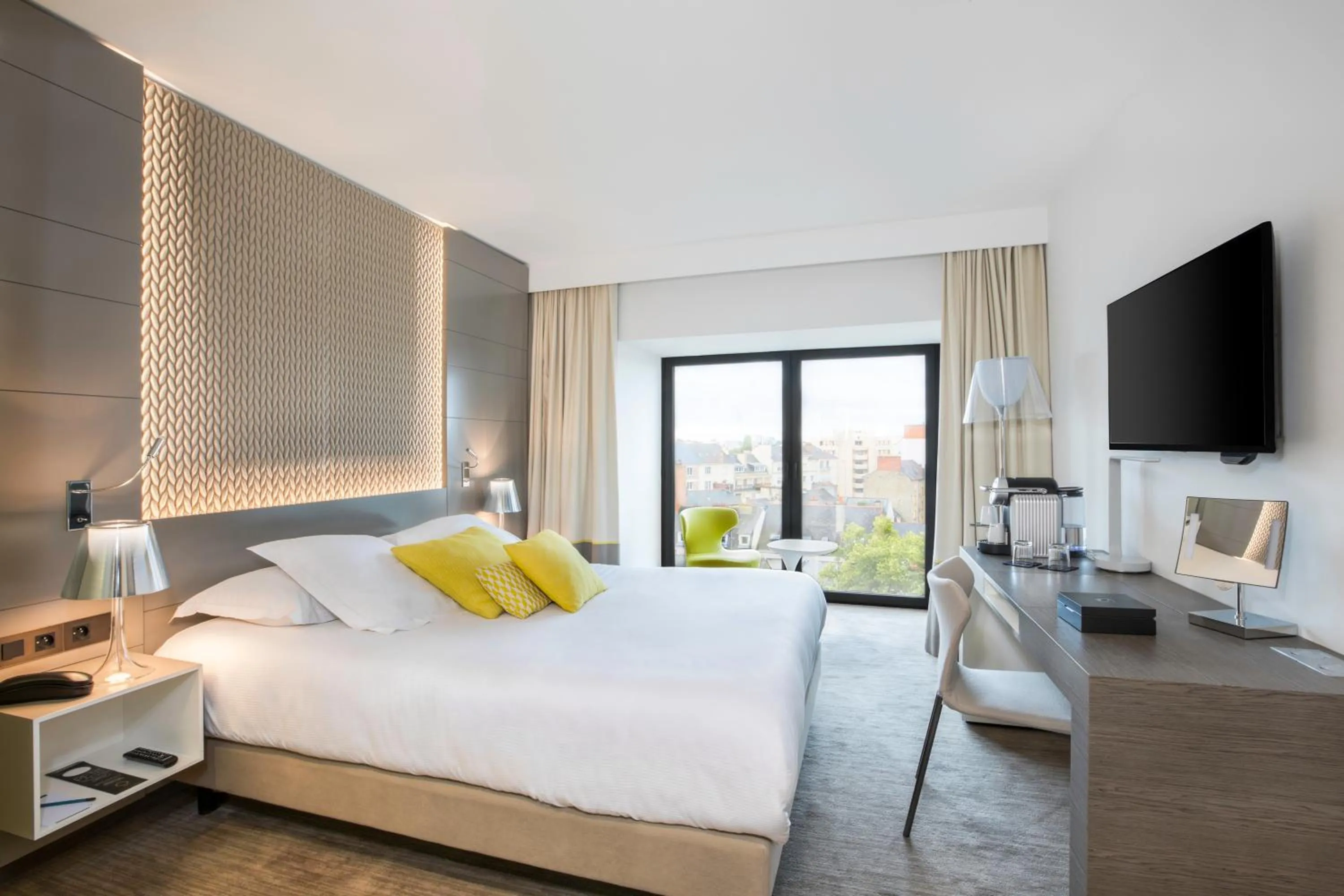 Executive Queen Room in BW Premier Collection Le Saint Antoine Hotel et Spa