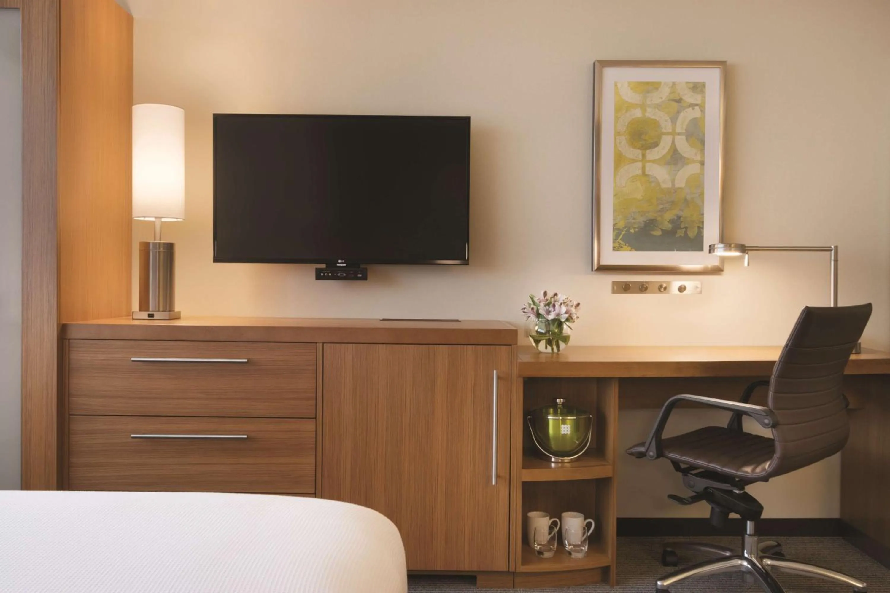 Queen Studio with Sofa Bed - High Floor in Hyatt Place Chicago O'Hare Airport