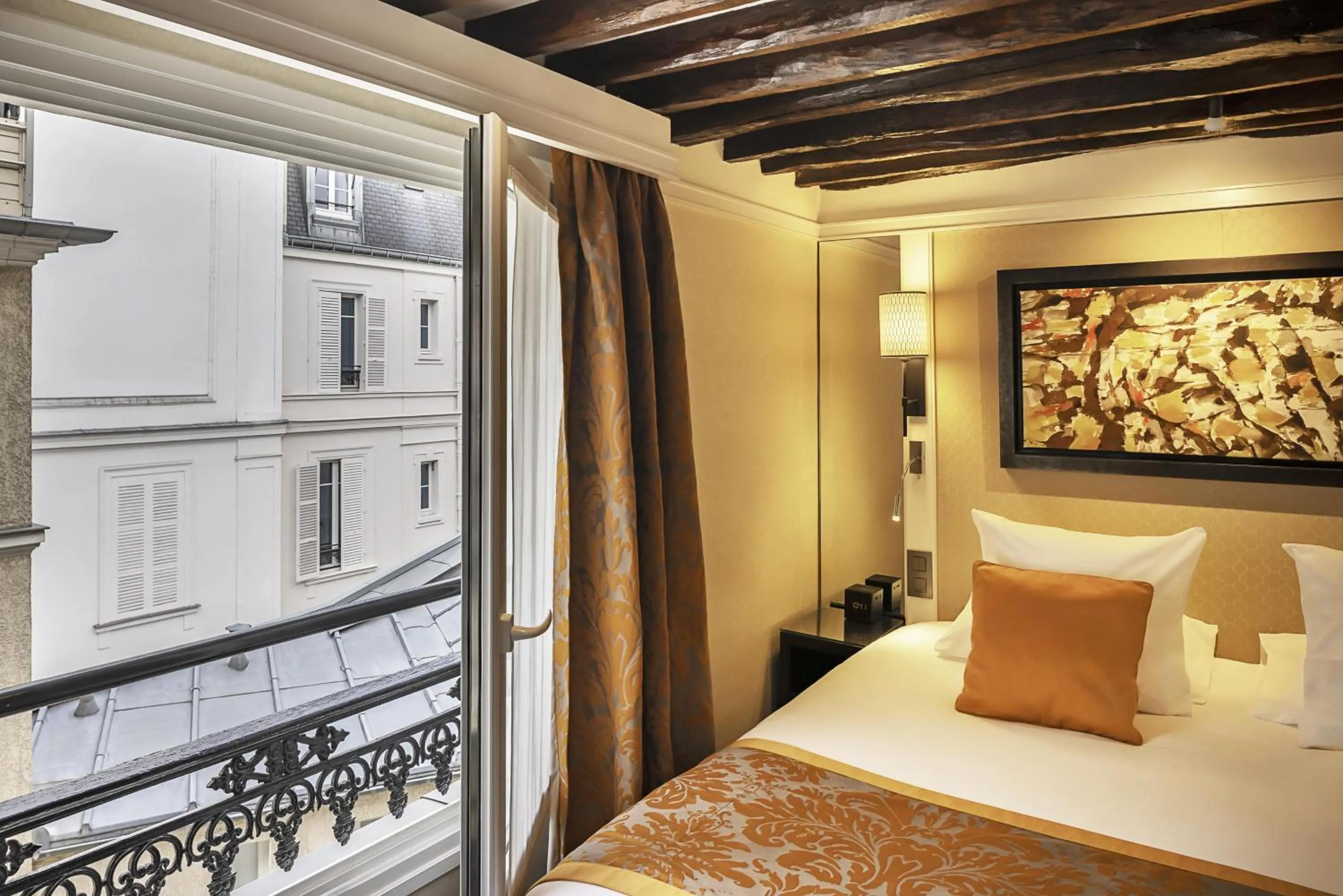 Deluxe Queen Room in Best Western Plus Hotel Sydney Opera