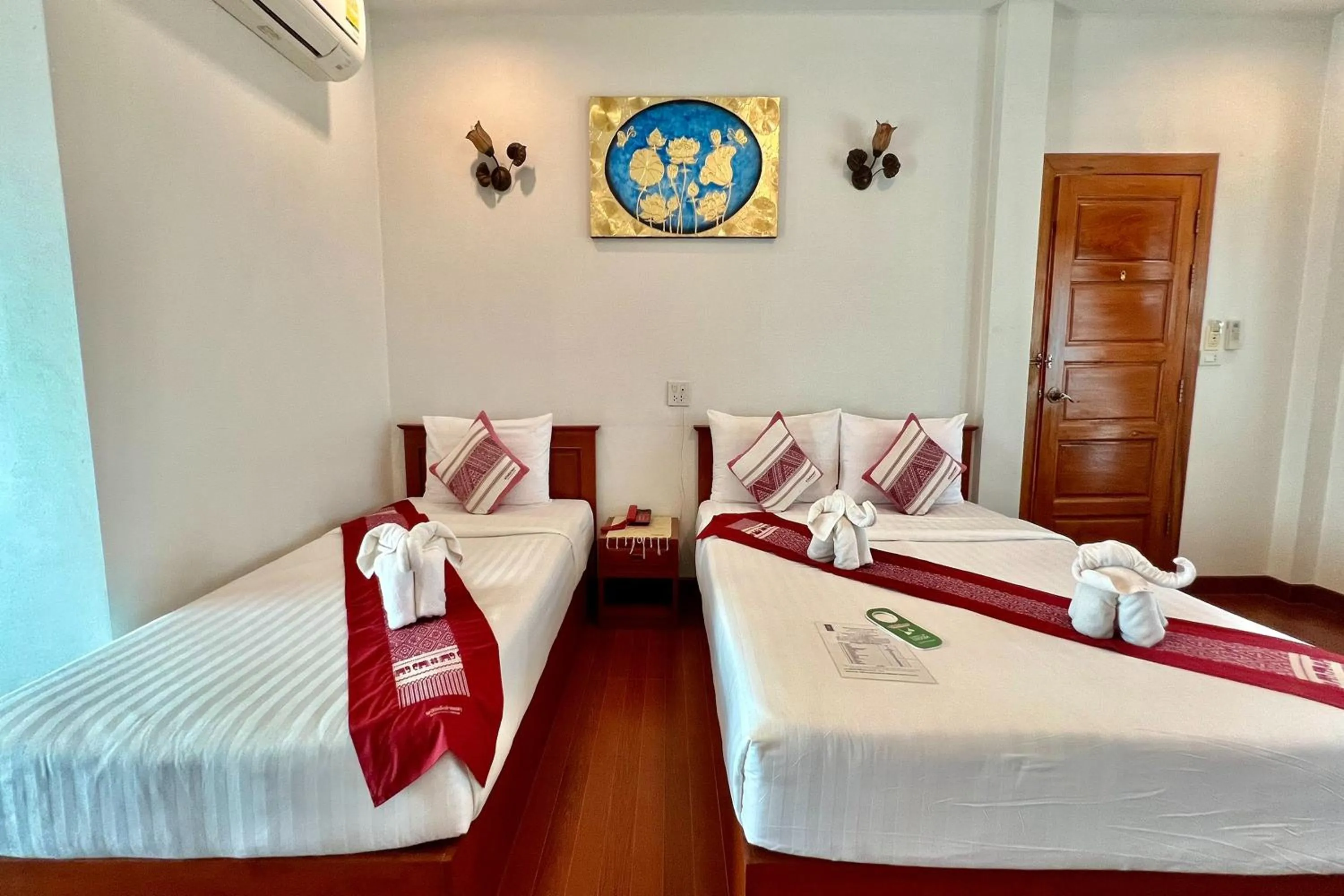 Deluxe Triple Room in Sawadeelanna Hotel