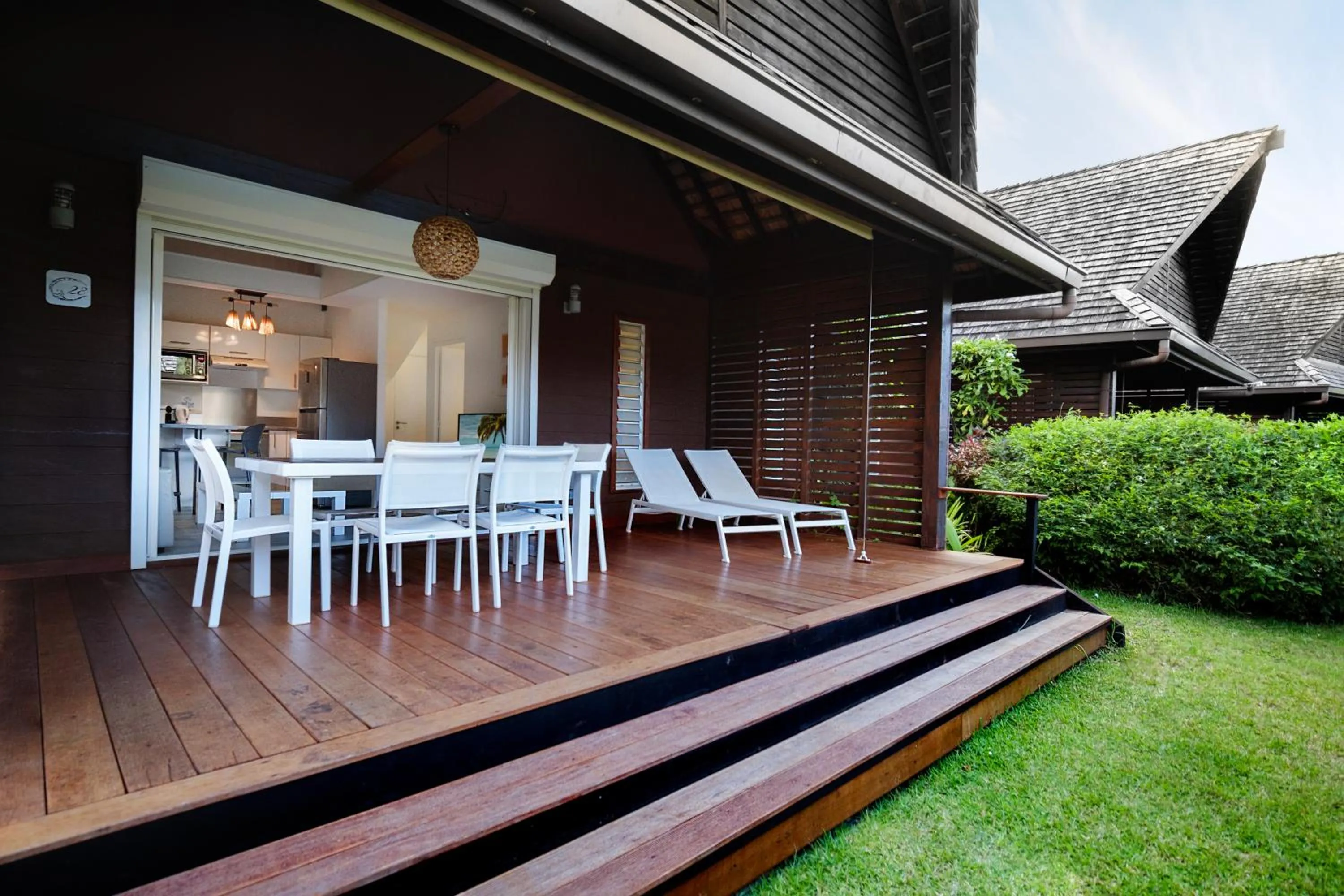 Deluxe Bungalow in Moorea Sunset Beach