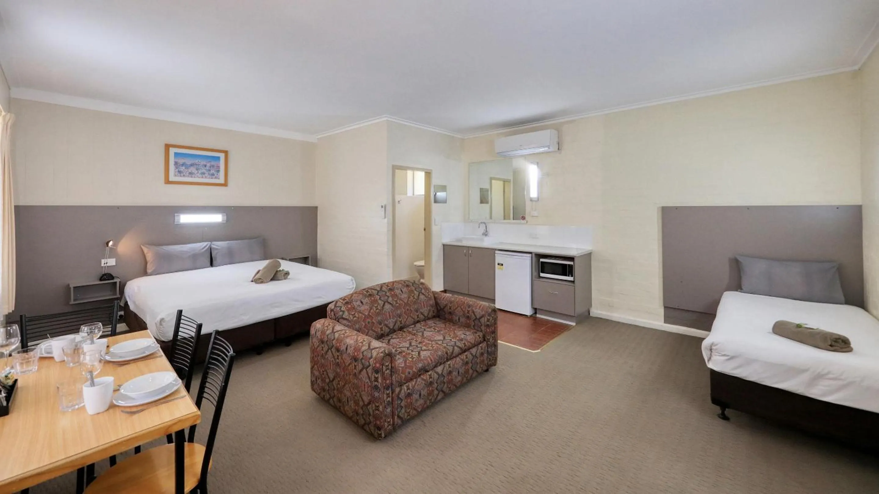 Twin Room in Bishops Lodge Narrandera